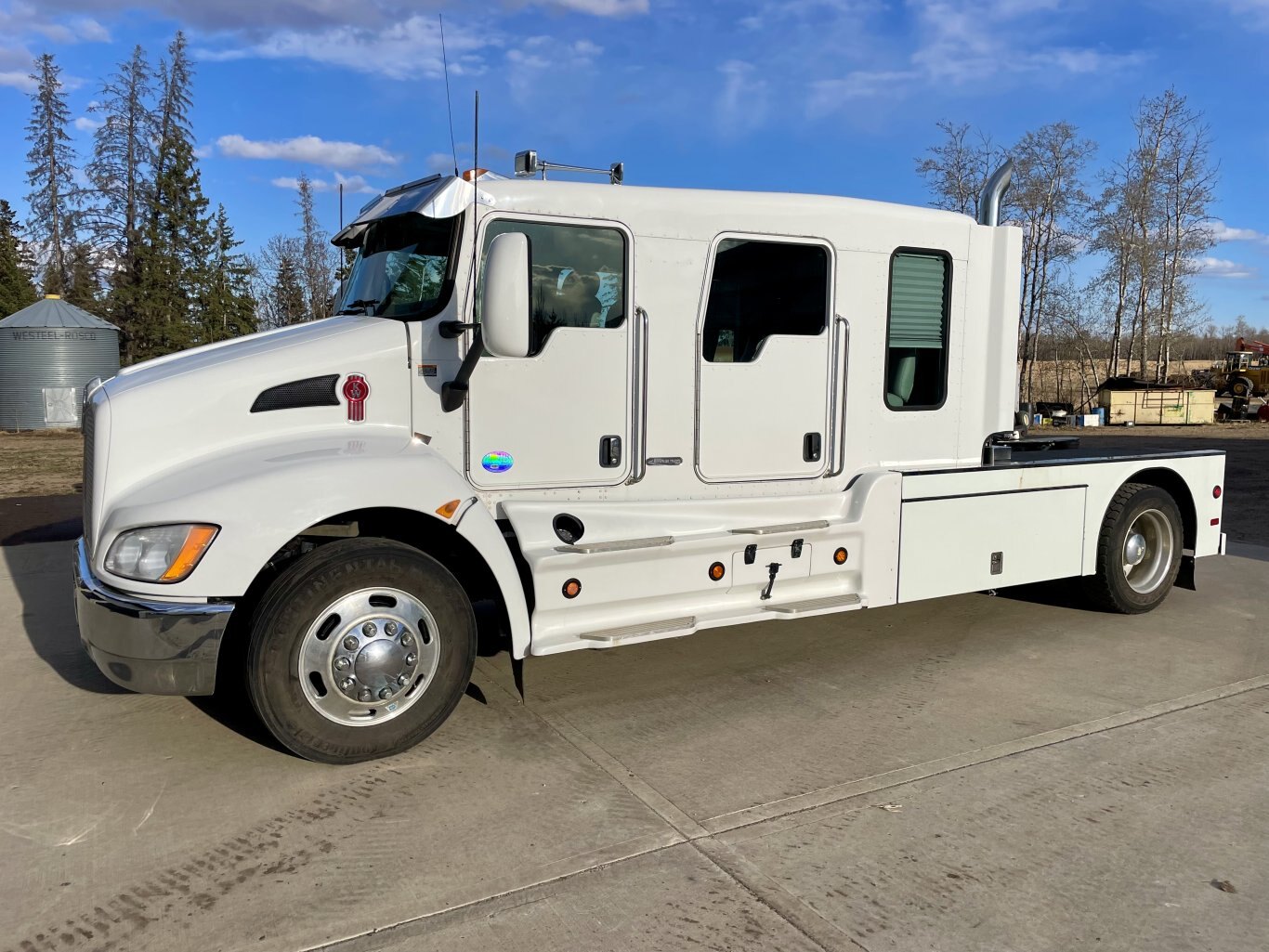 2010 Kenworth 270 Sport Chassis 4x2 Truck