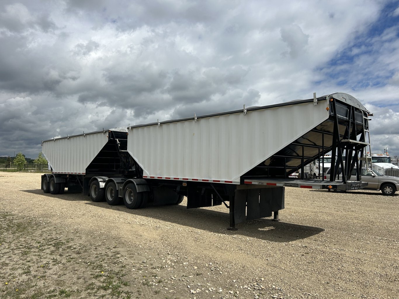 2009 Lode King Steel Super B Grain Trailer