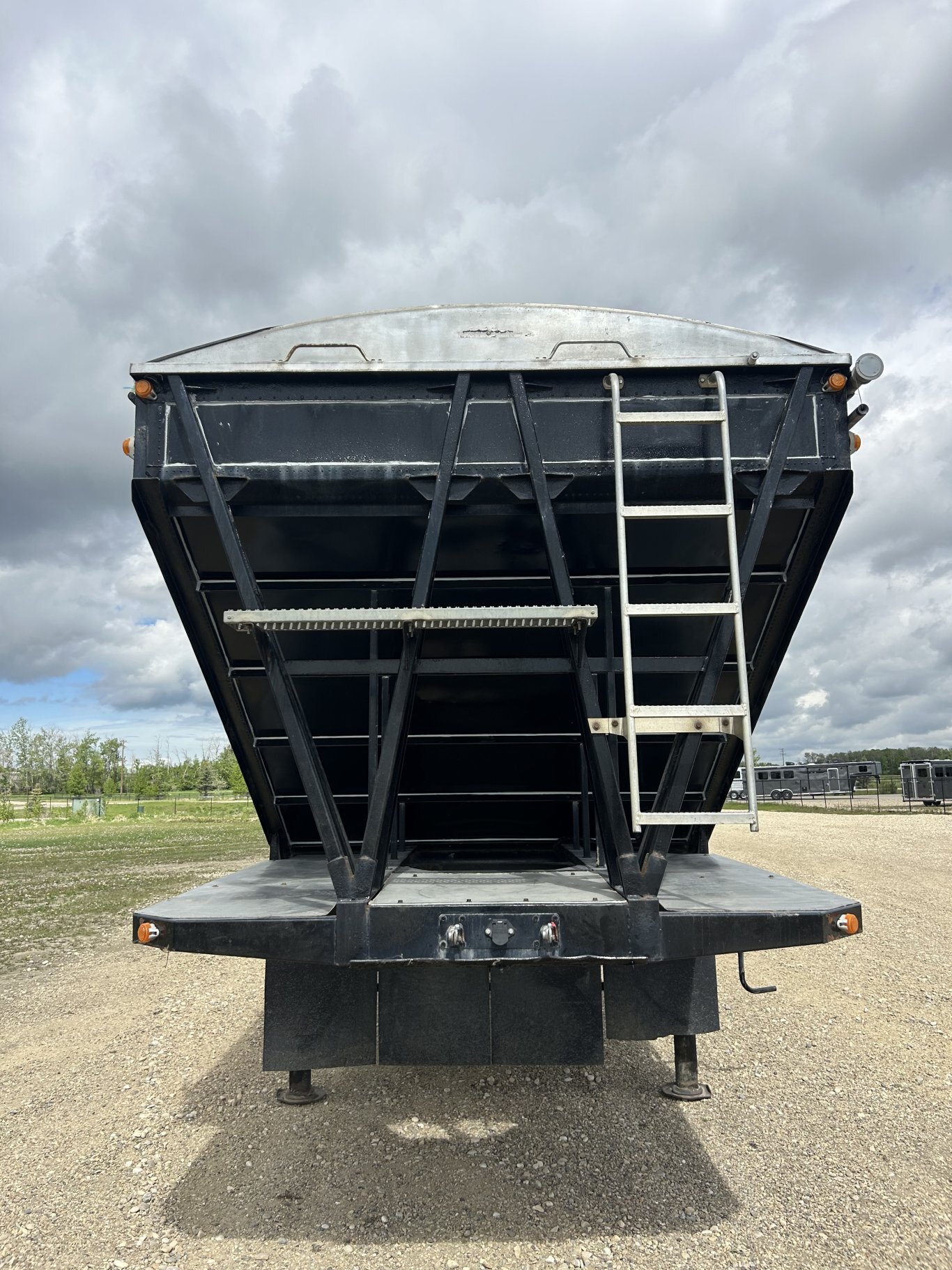 2009 Lode King Steel Super B Grain Trailer