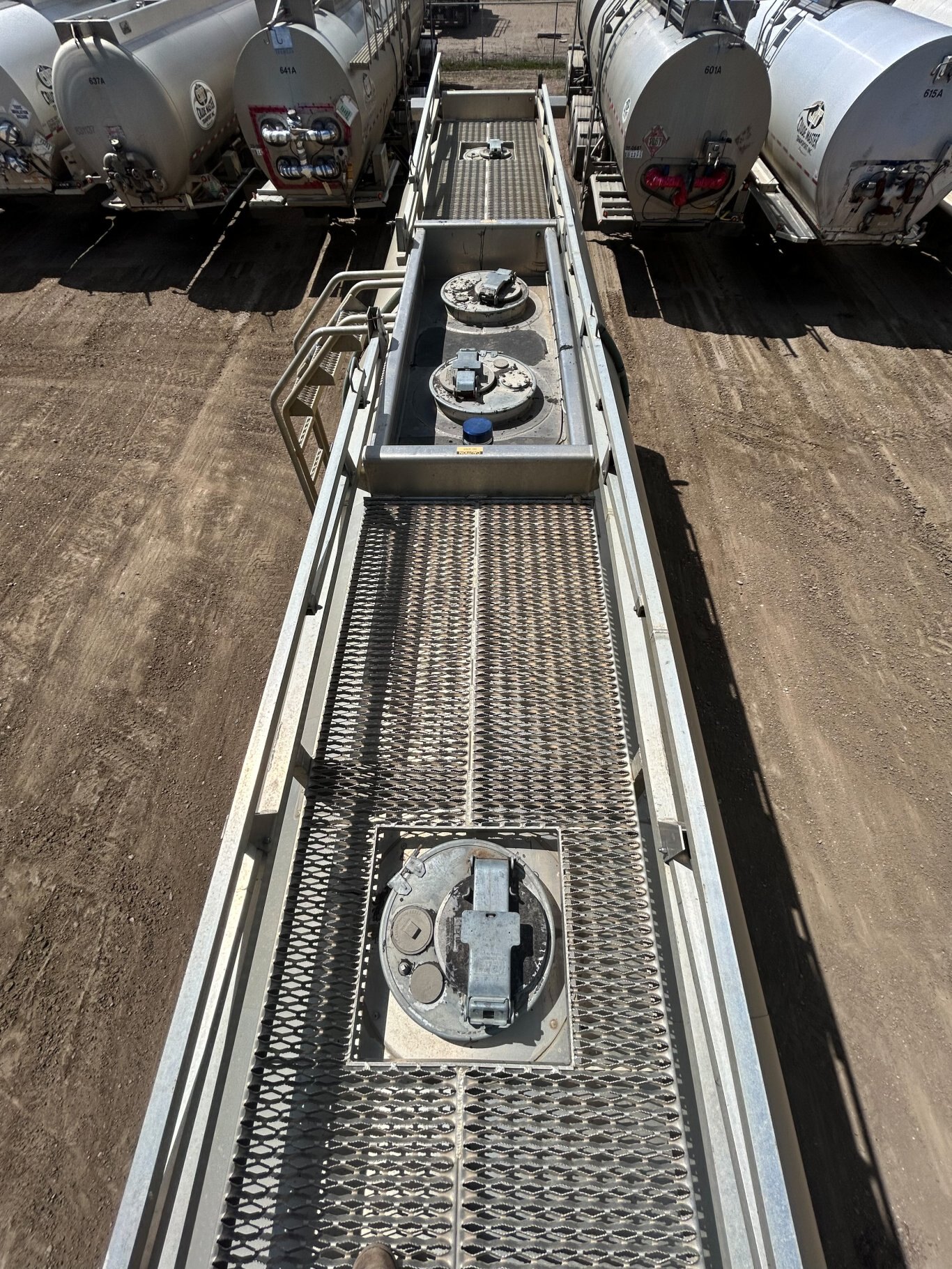 2014 Tremcar TC 406 Aluminum Super B Tank Trailer