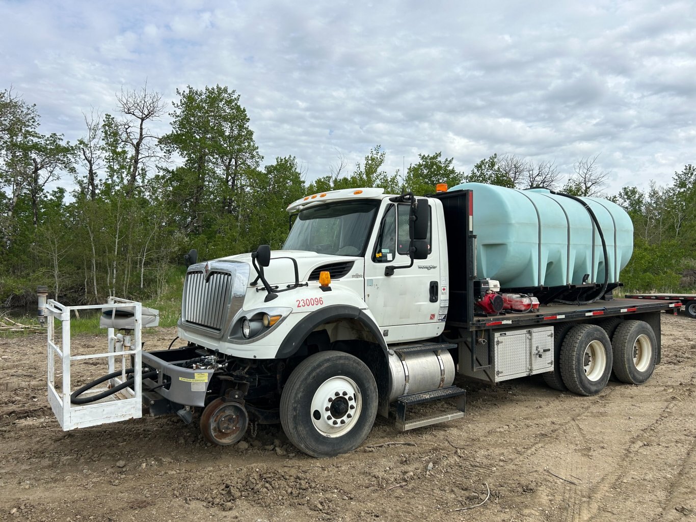 2013 International 7400 Hi-Rail Spray Truck