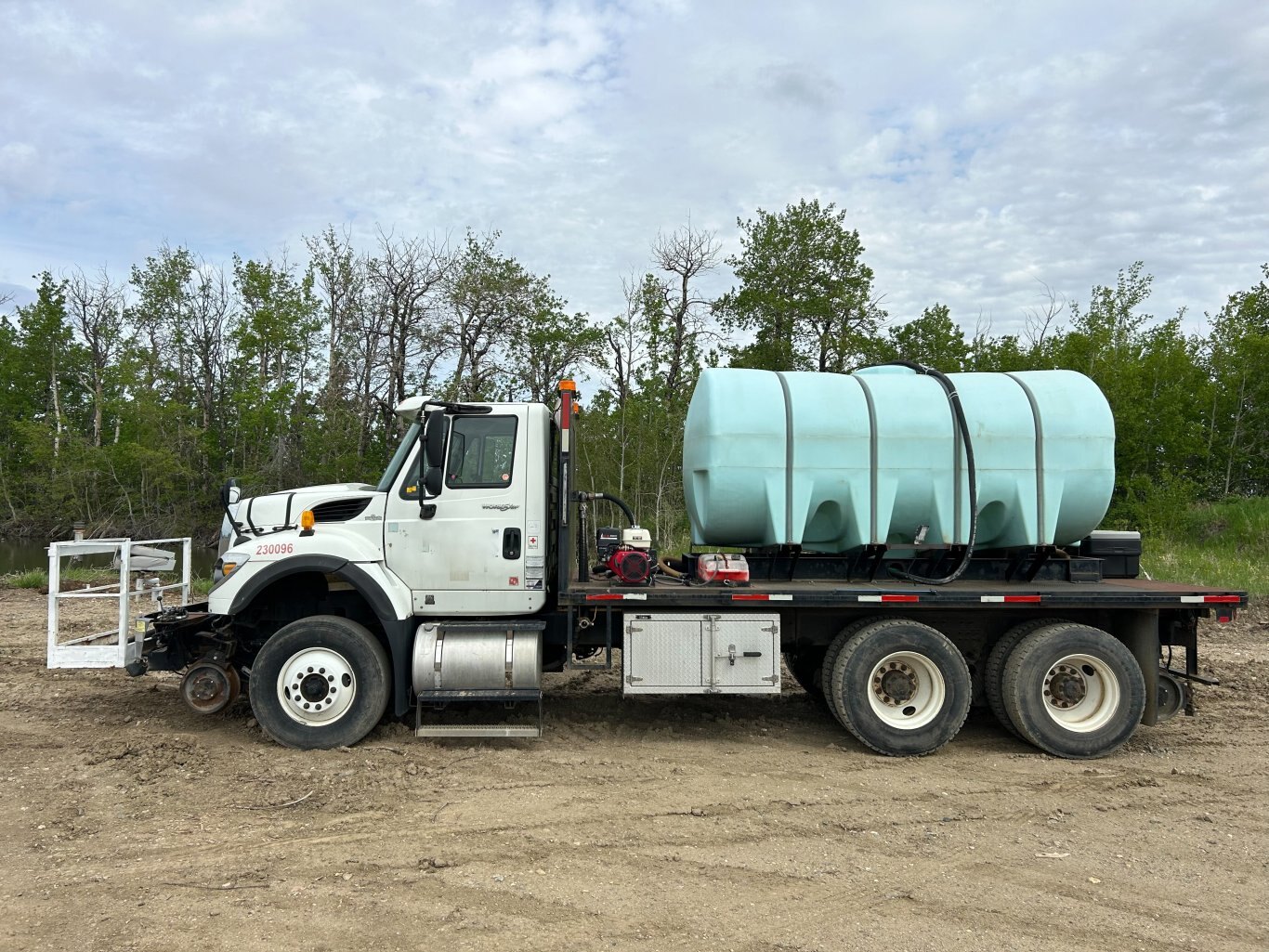 2013 International 7400 Hi Rail Spray Truck