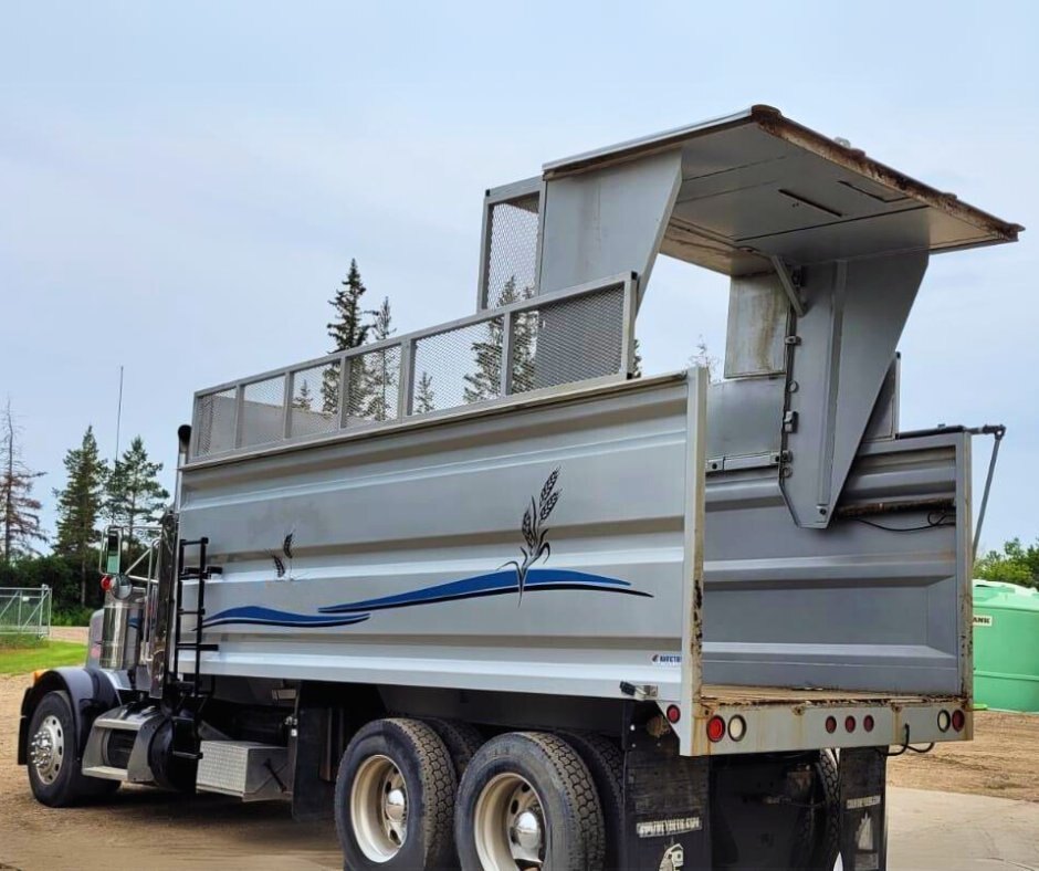 2004 Peterbilt 378 Grain Silage Truck