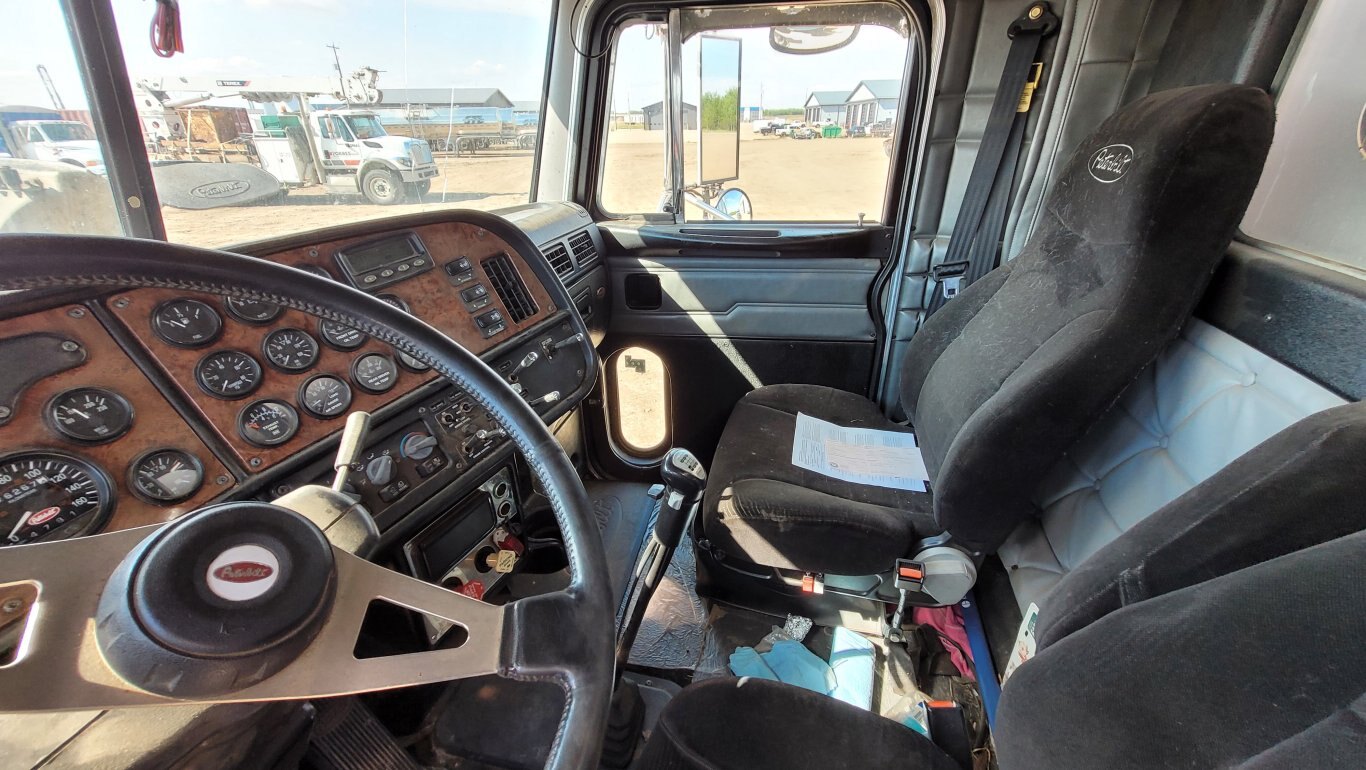 2004 Peterbilt 378 Grain Silage Truck