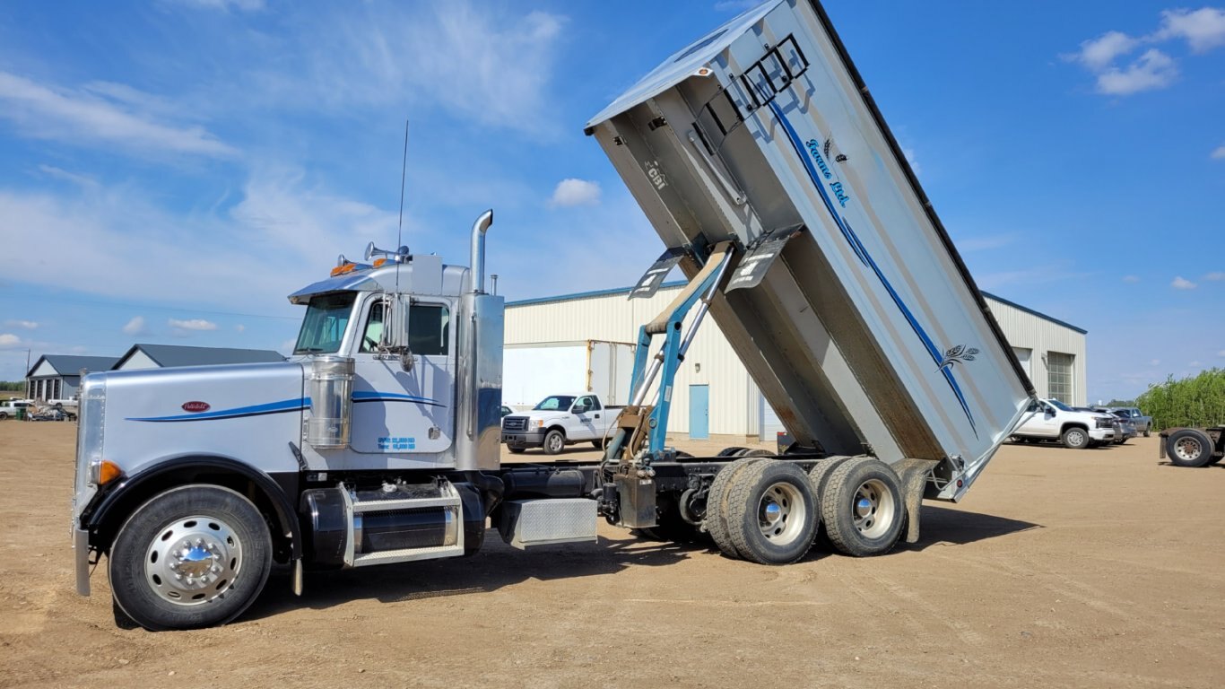 2004 Peterbilt 378 Grain Silage Truck