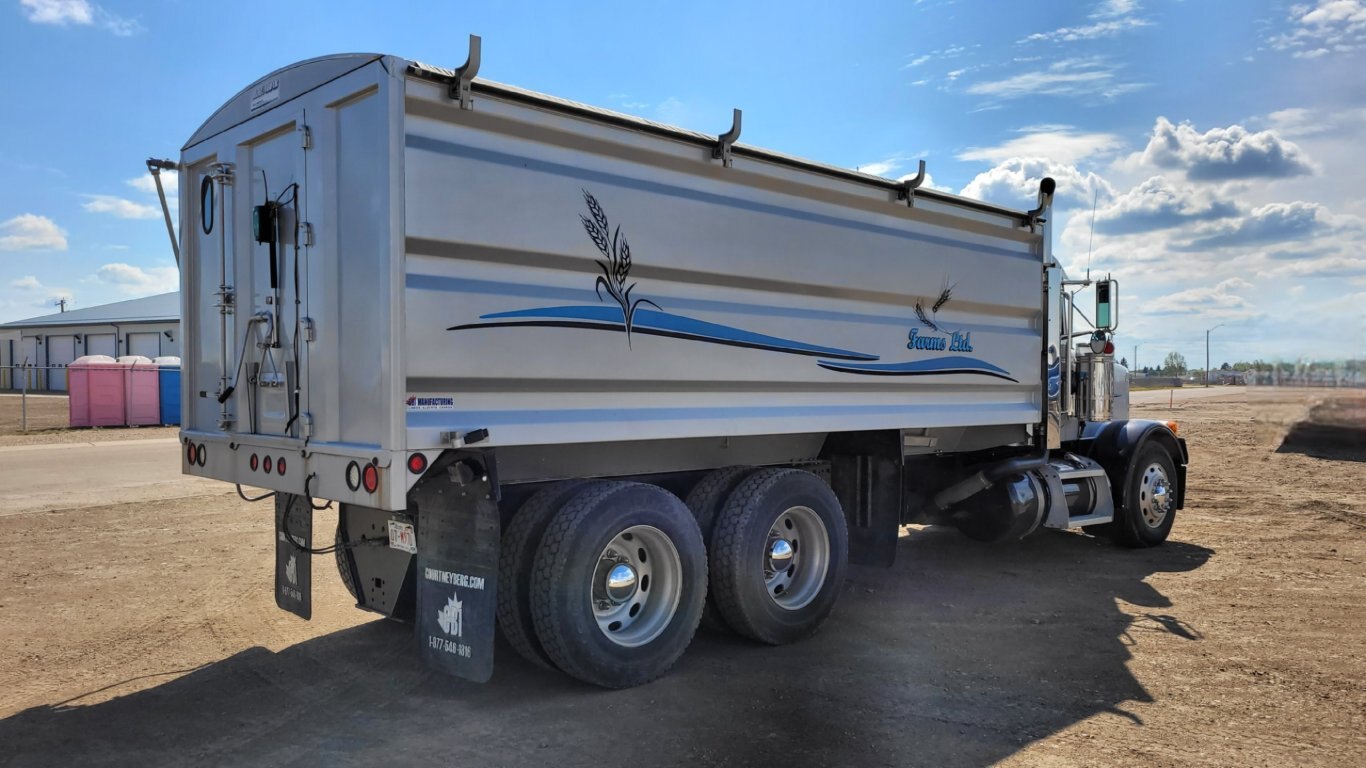 2004 Peterbilt 378 Grain Silage Truck