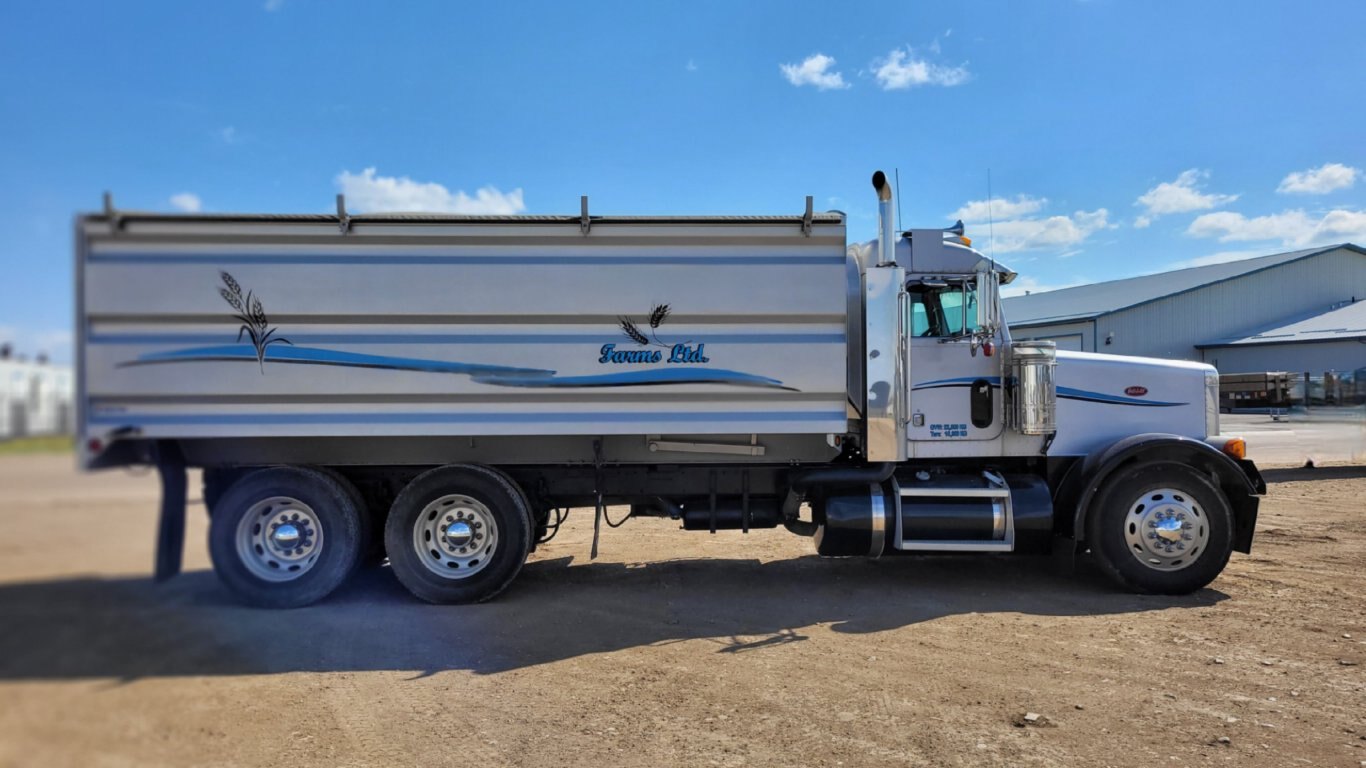 2004 Peterbilt 378 Grain Silage Truck