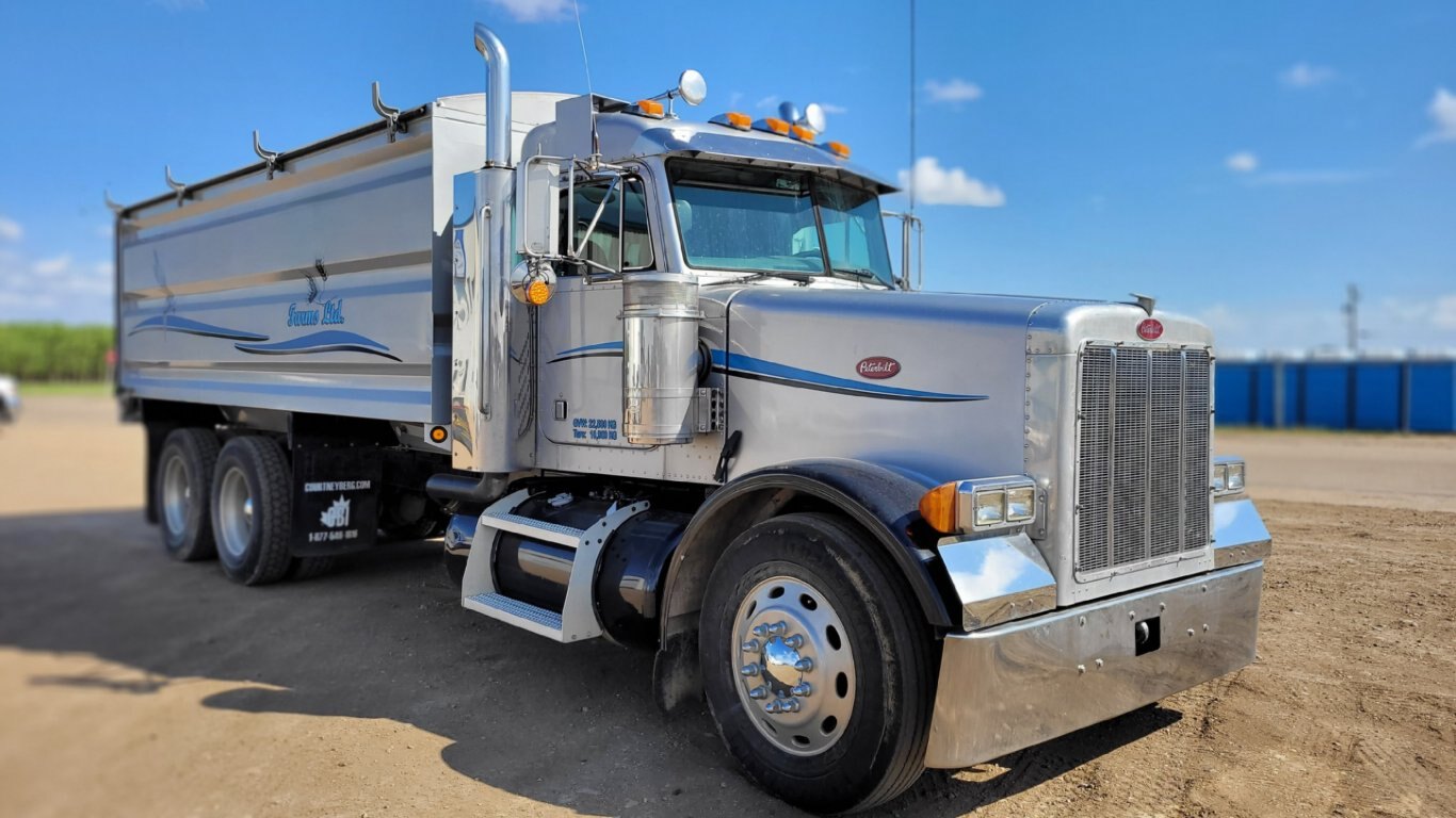 2004 Peterbilt 378 Grain Silage Truck