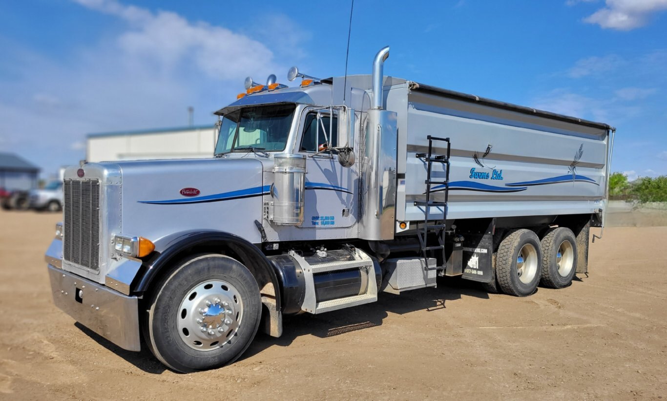 2004 Peterbilt 378 Grain Silage Truck