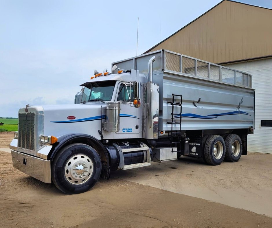 2004 Peterbilt 378 Grain Silage Truck