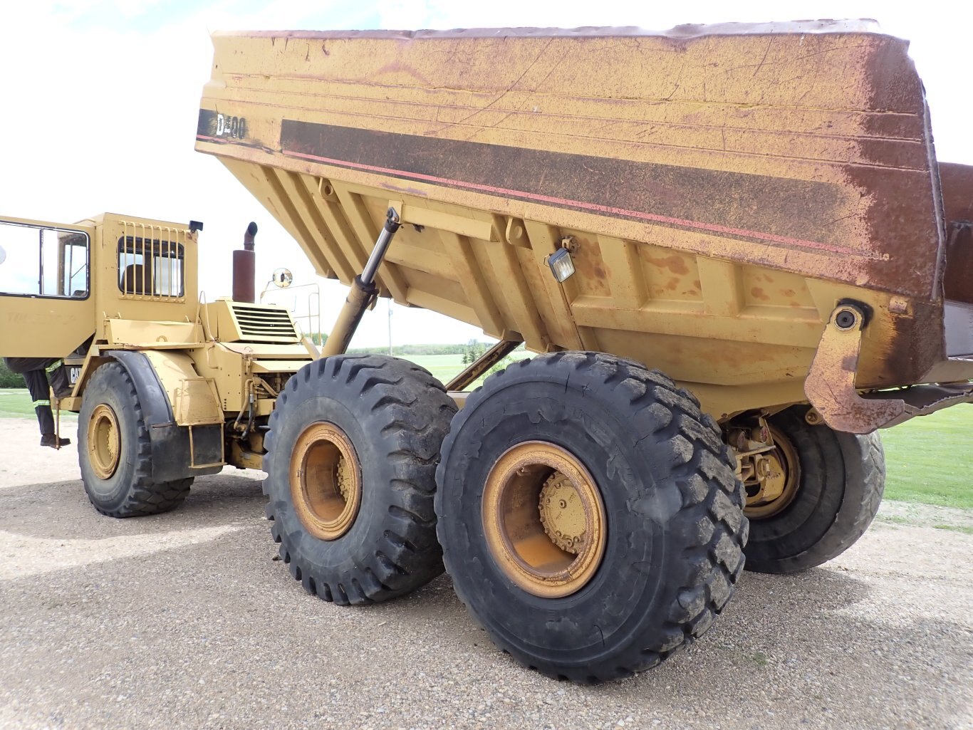 1988 Caterpillar D400 Articulated Dump Truck