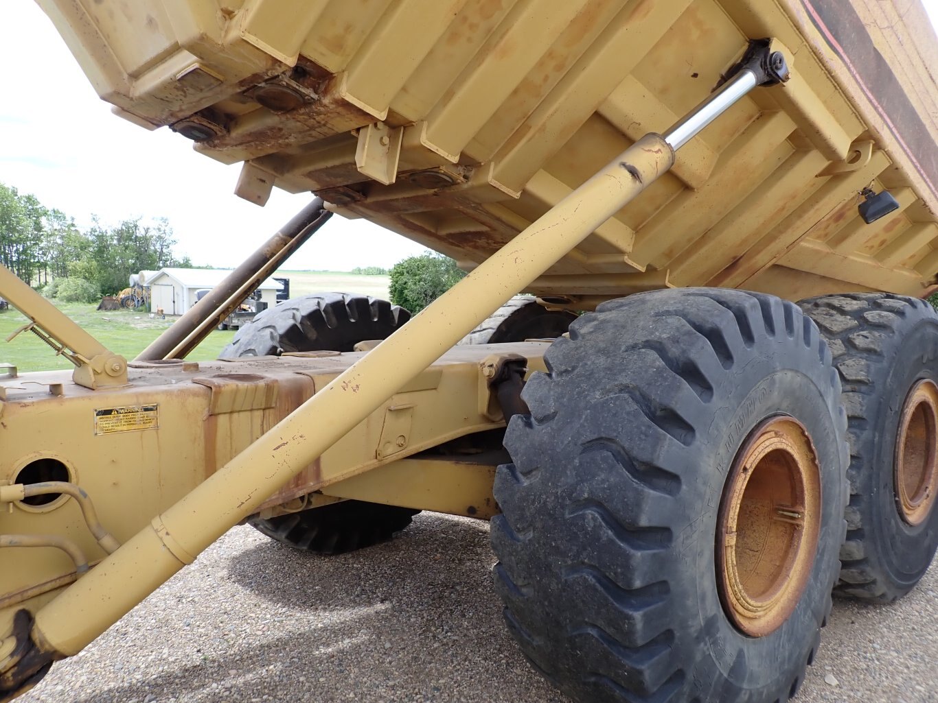 1988 Caterpillar D400 Articulated Dump Truck