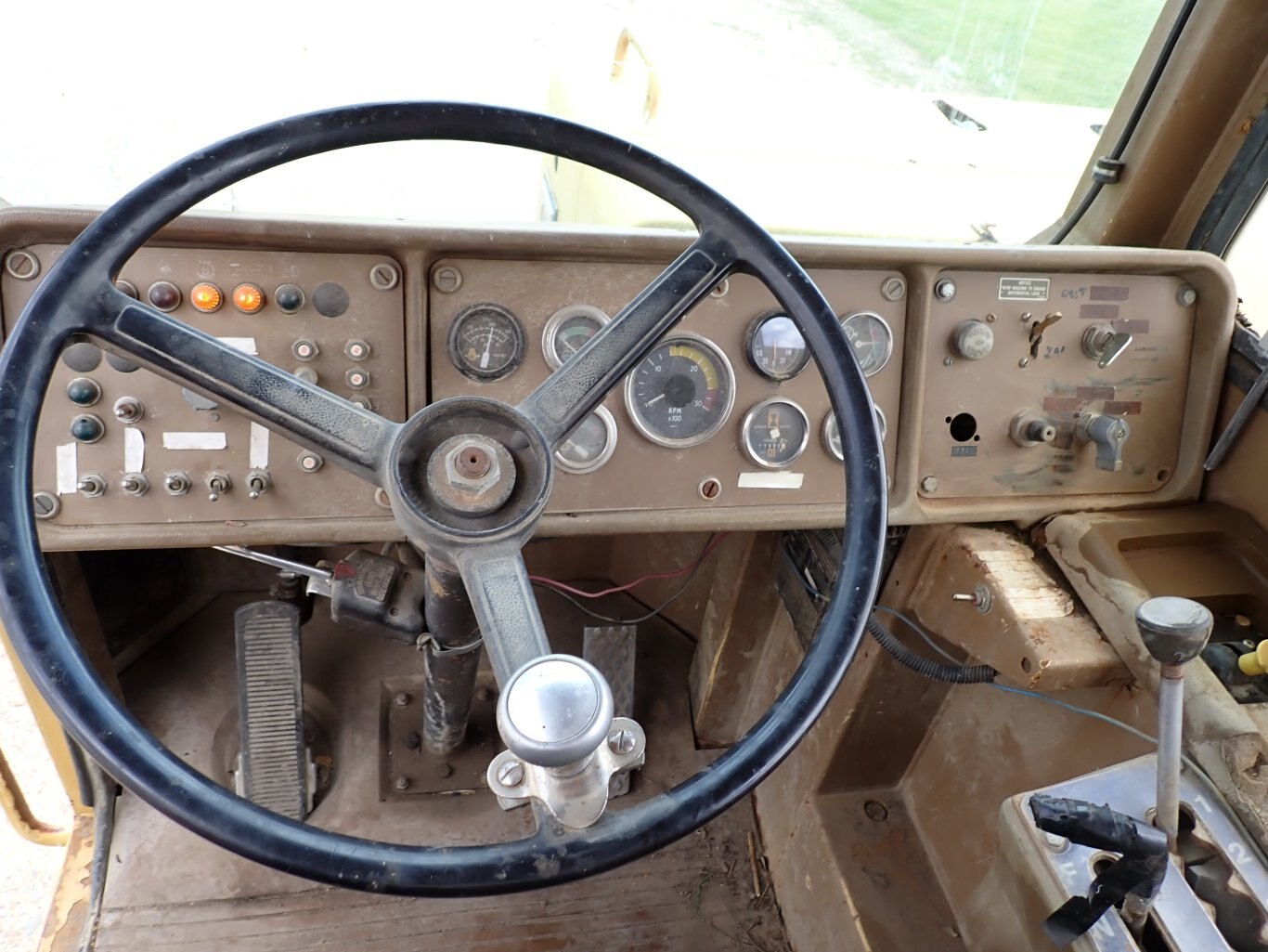 1988 Caterpillar D400 Articulated Dump Truck