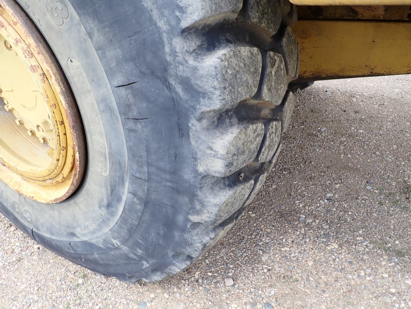 1988 Caterpillar D400 Articulated Dump Truck