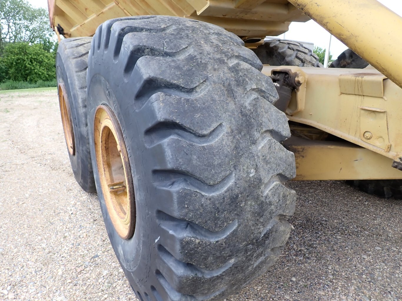 1988 Caterpillar D400 Articulated Dump Truck