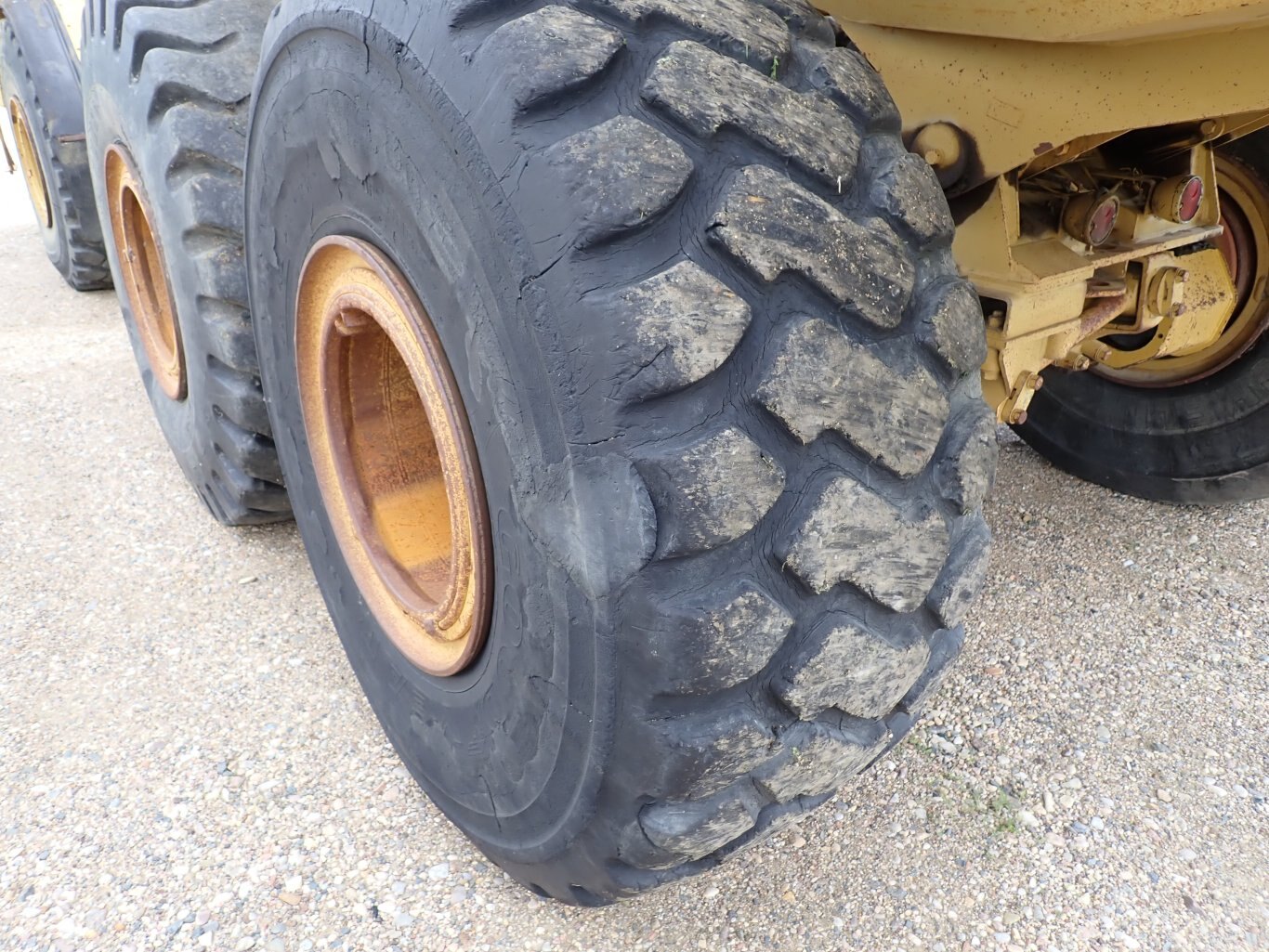 1988 Caterpillar D400 Articulated Dump Truck