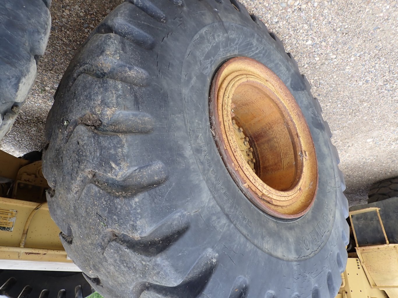 1988 Caterpillar D400 Articulated Dump Truck