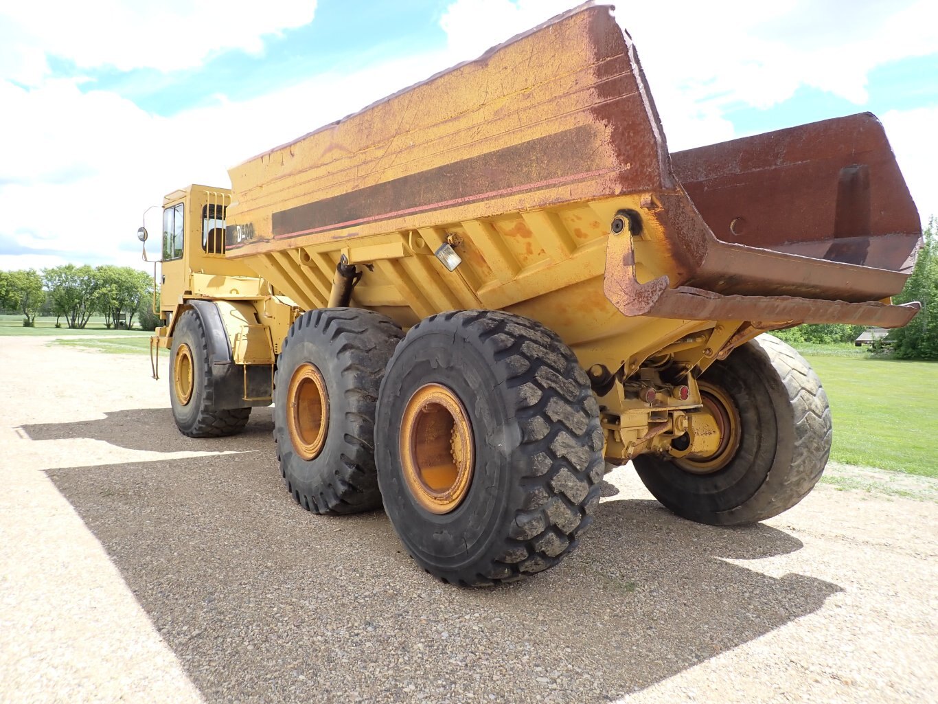 1988 Caterpillar D400 Articulated Dump Truck