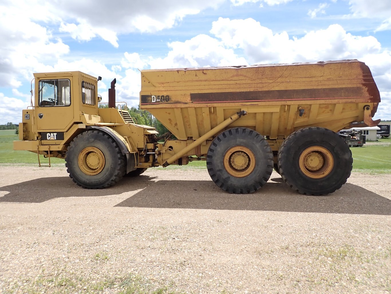 1988 Caterpillar D400 Articulated Dump Truck