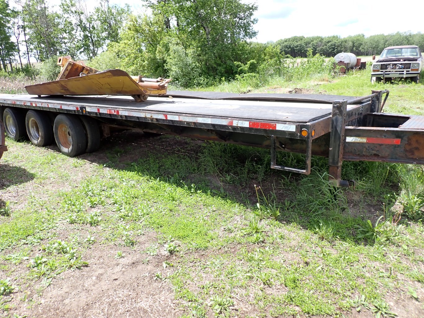 2012 ABU 30 Ft Tridem Equipment Trailer