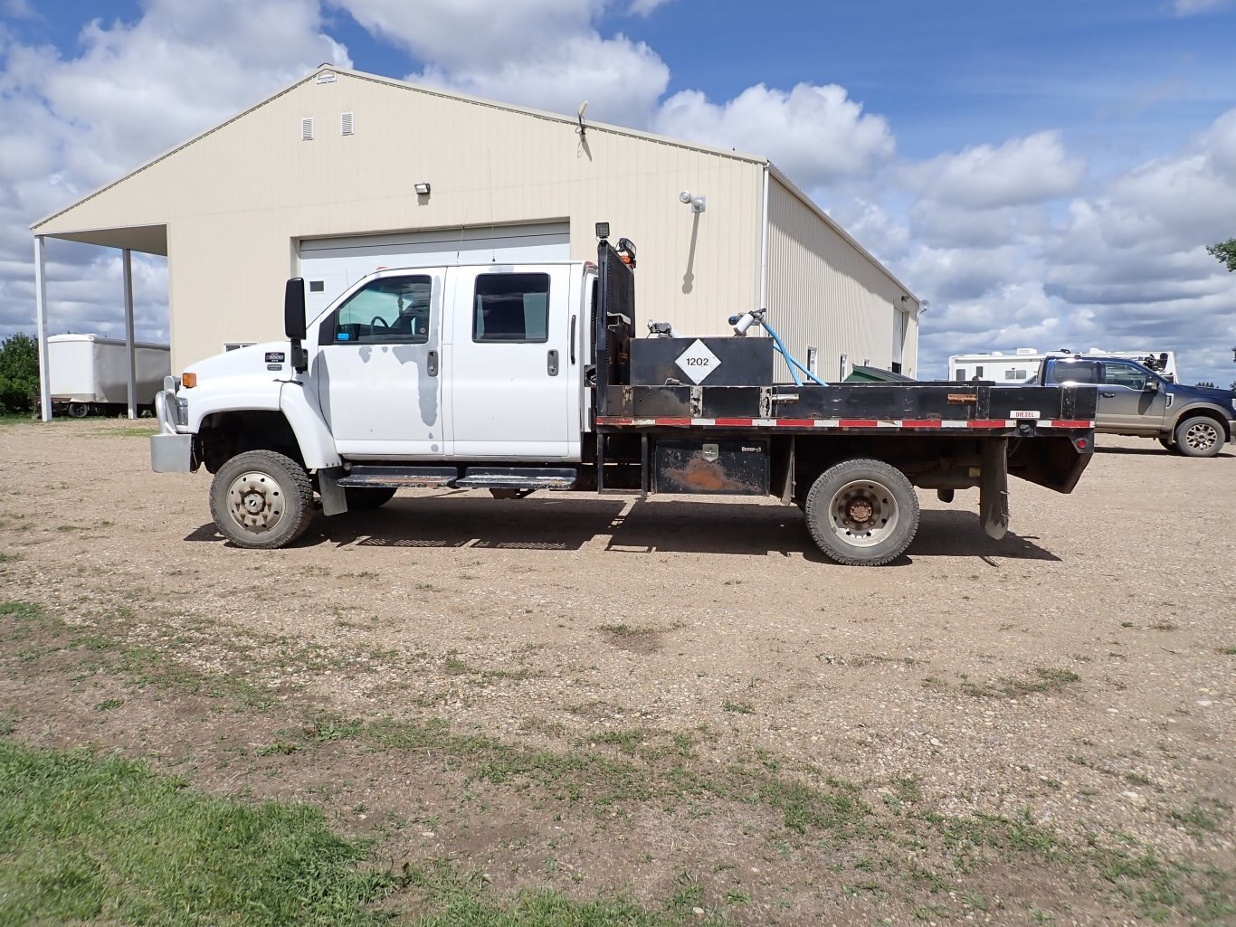 2006 GMC C5500 Topkick Crew Cab 4x4 Flat Bed Truck