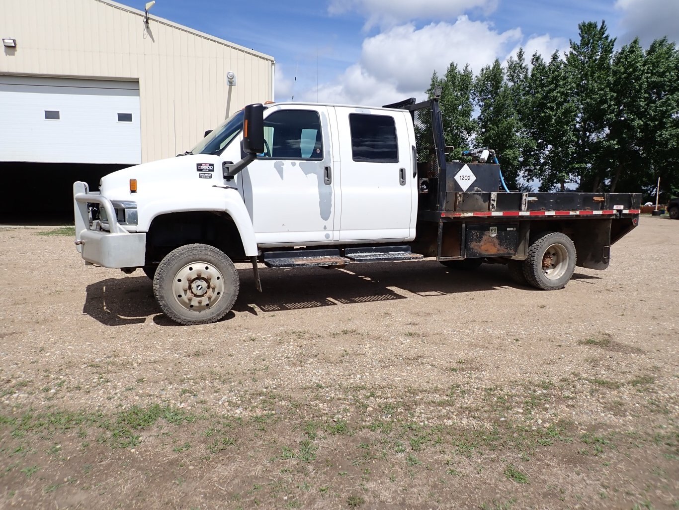 2006 GMC C5500 Topkick Crew Cab 4x4 Flat Bed Truck