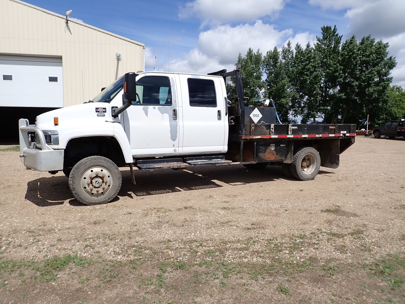 2006 GMC C5500 Topkick Crew Cab 4x4 Flat Bed Truck