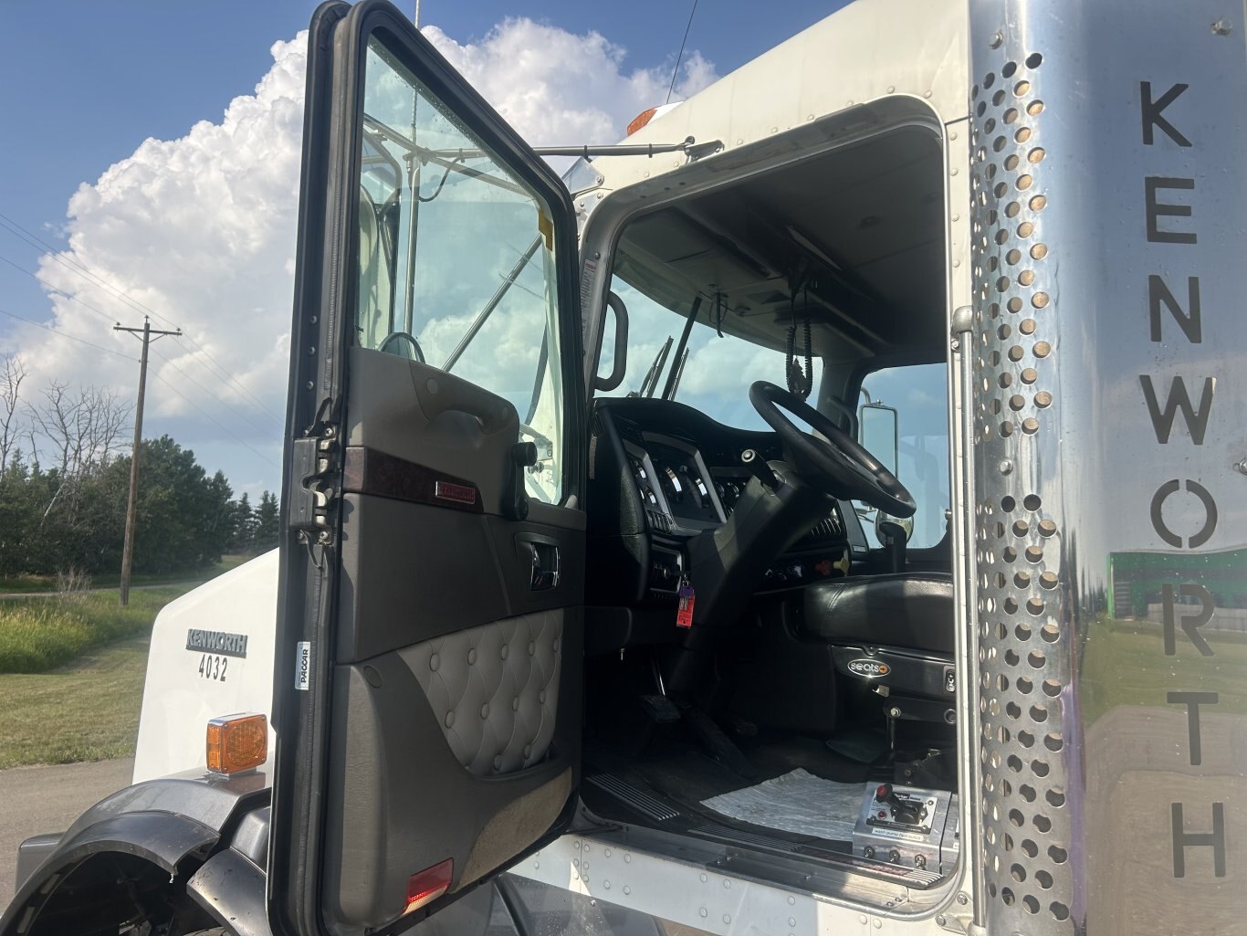 2014 Kenworth T800 Tridrive Combo Vac