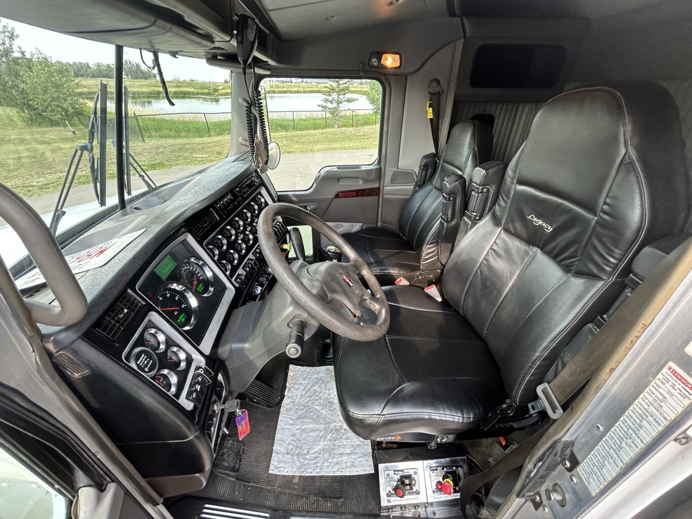 2014 Kenworth T800 Tridrive Combo Vac