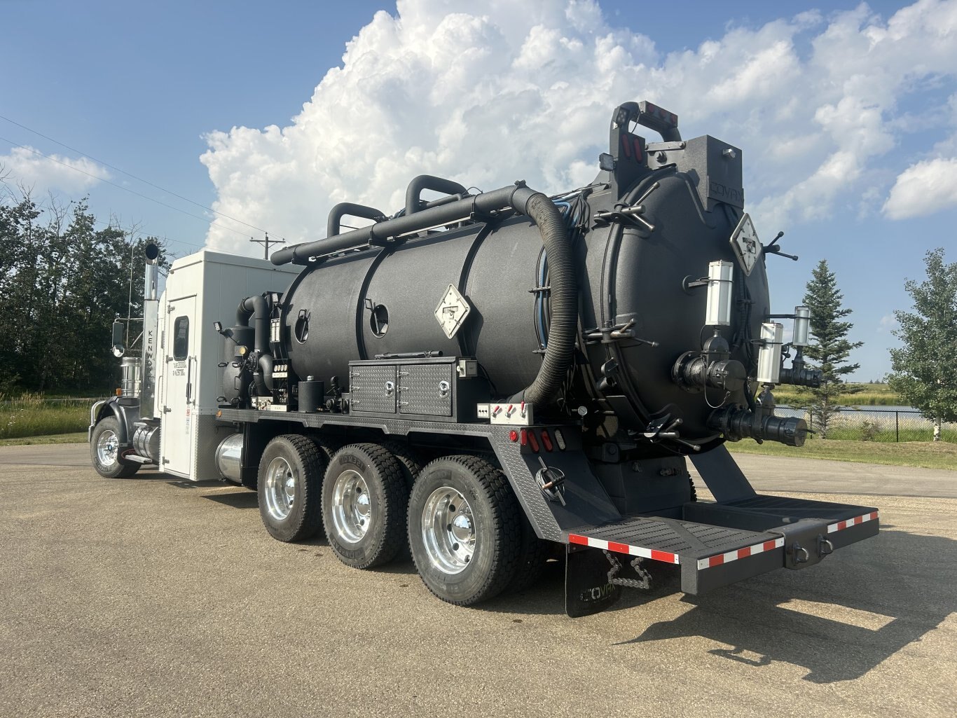 2014 Kenworth T800 Tridrive Combo Vac