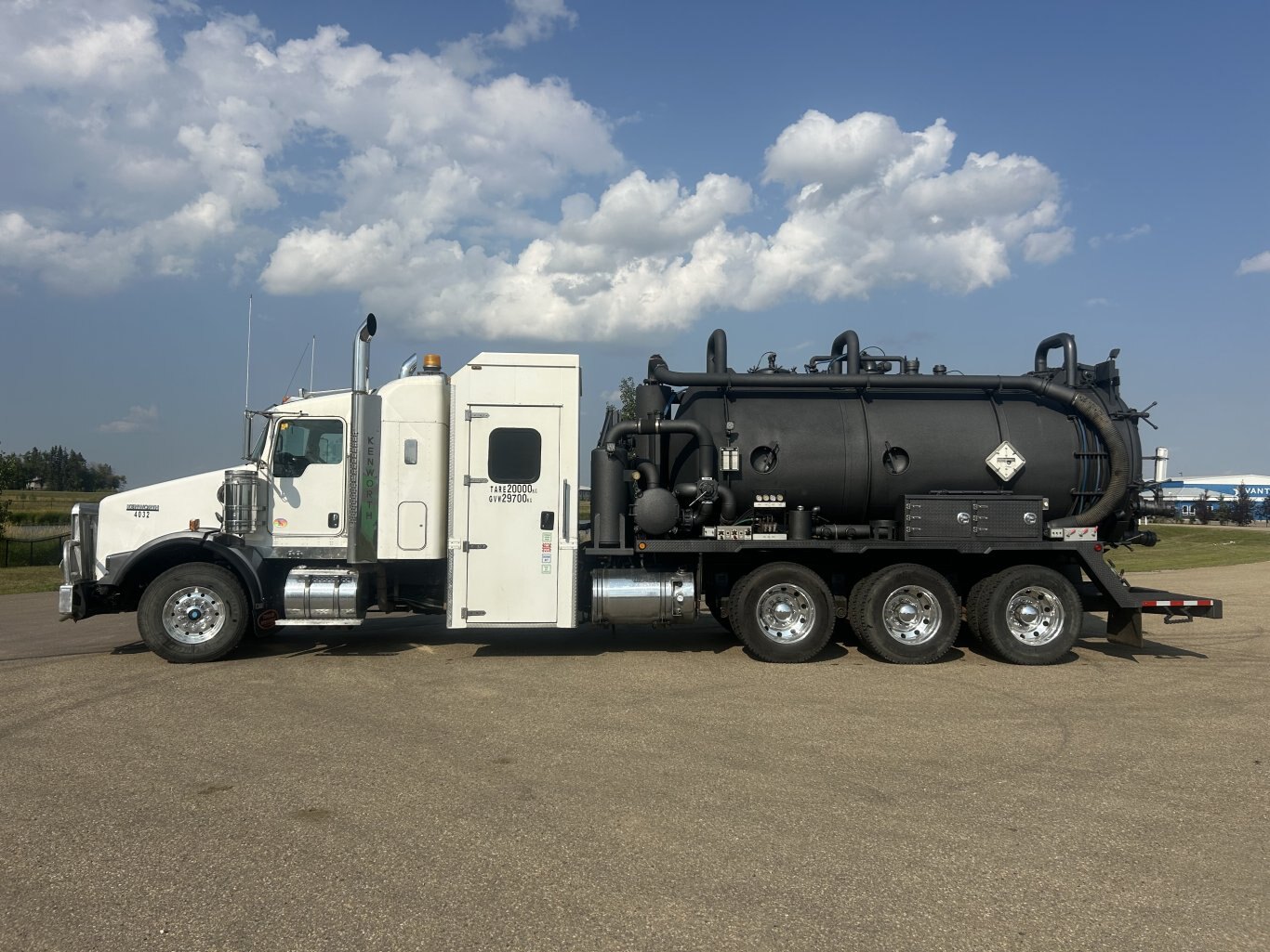 2014 Kenworth T800 Tridrive Combo Vac