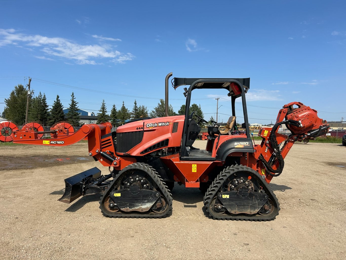 2018 Ditch Witch RT120 Quad track plow