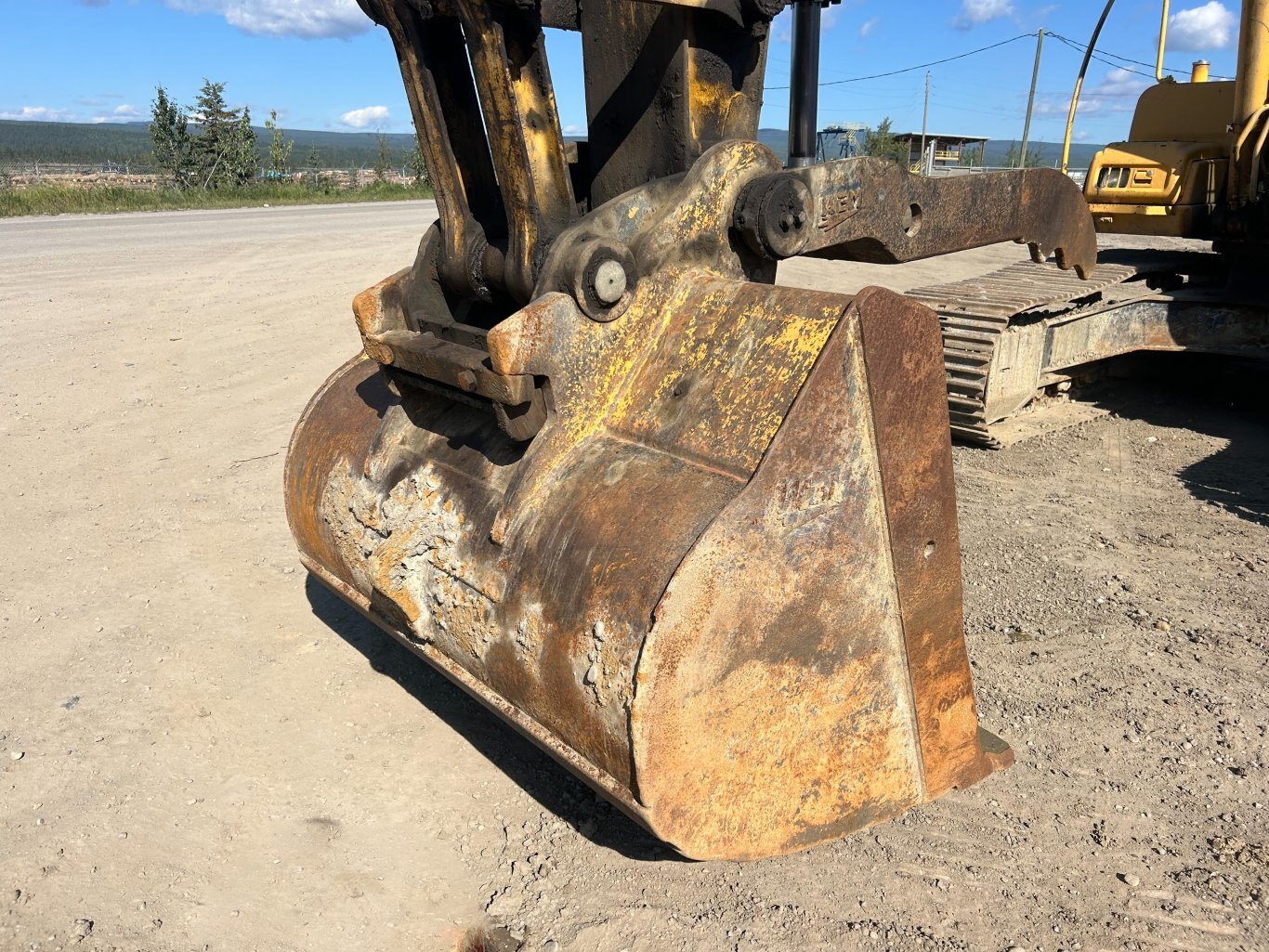 2005 John Deere 270C LC Excavator w/ Thumb