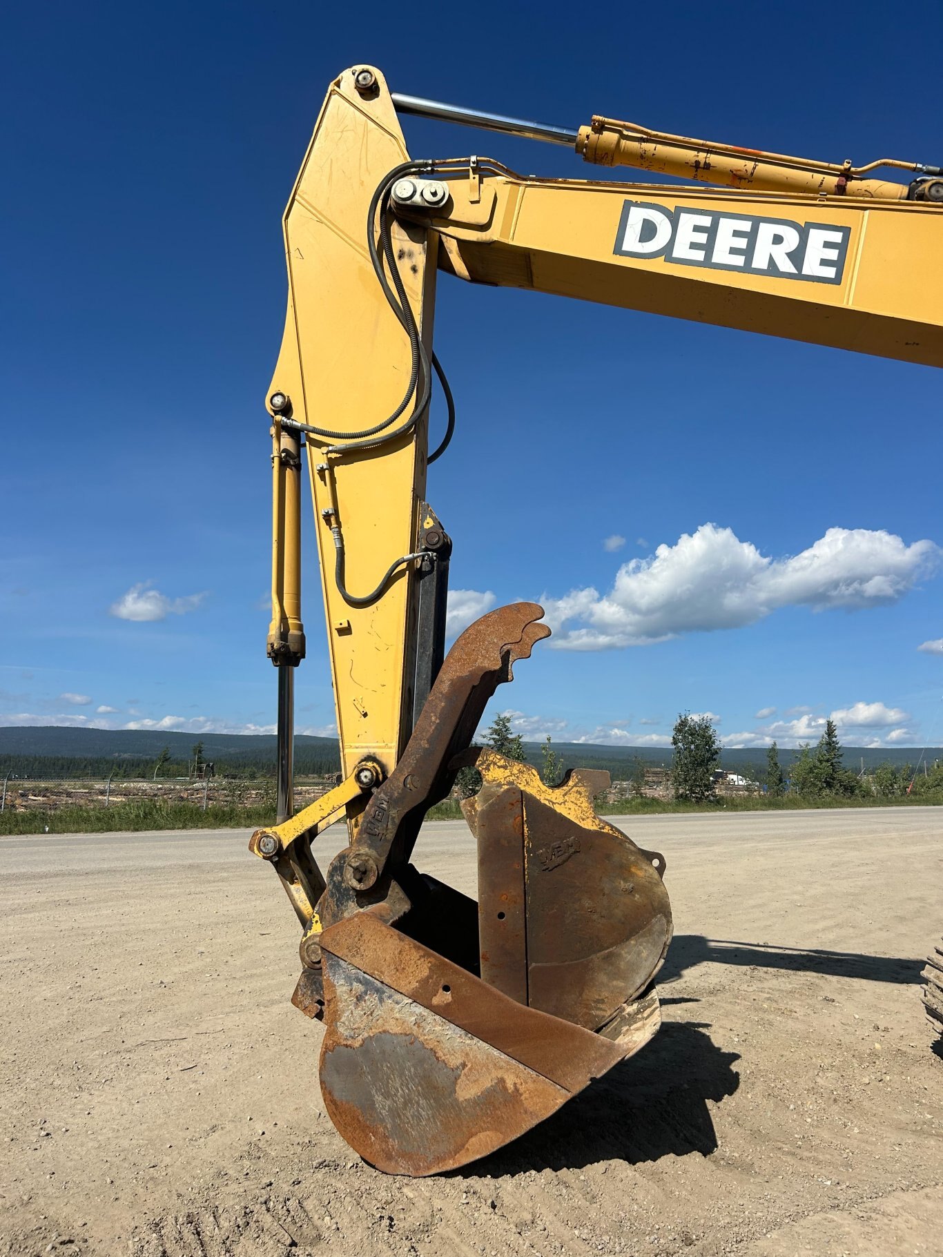 2005 John Deere 270C LC Excavator w/ Thumb