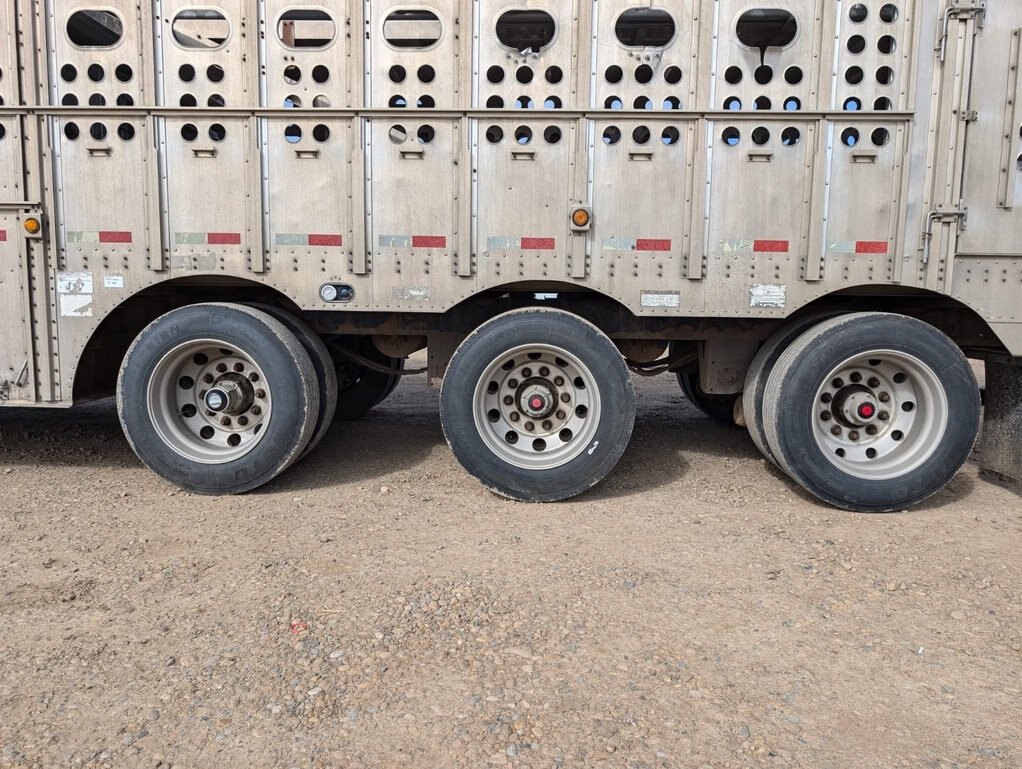 2011 Merritt 53 Ft Aluminum Cattle Liner Triaxle Trailer