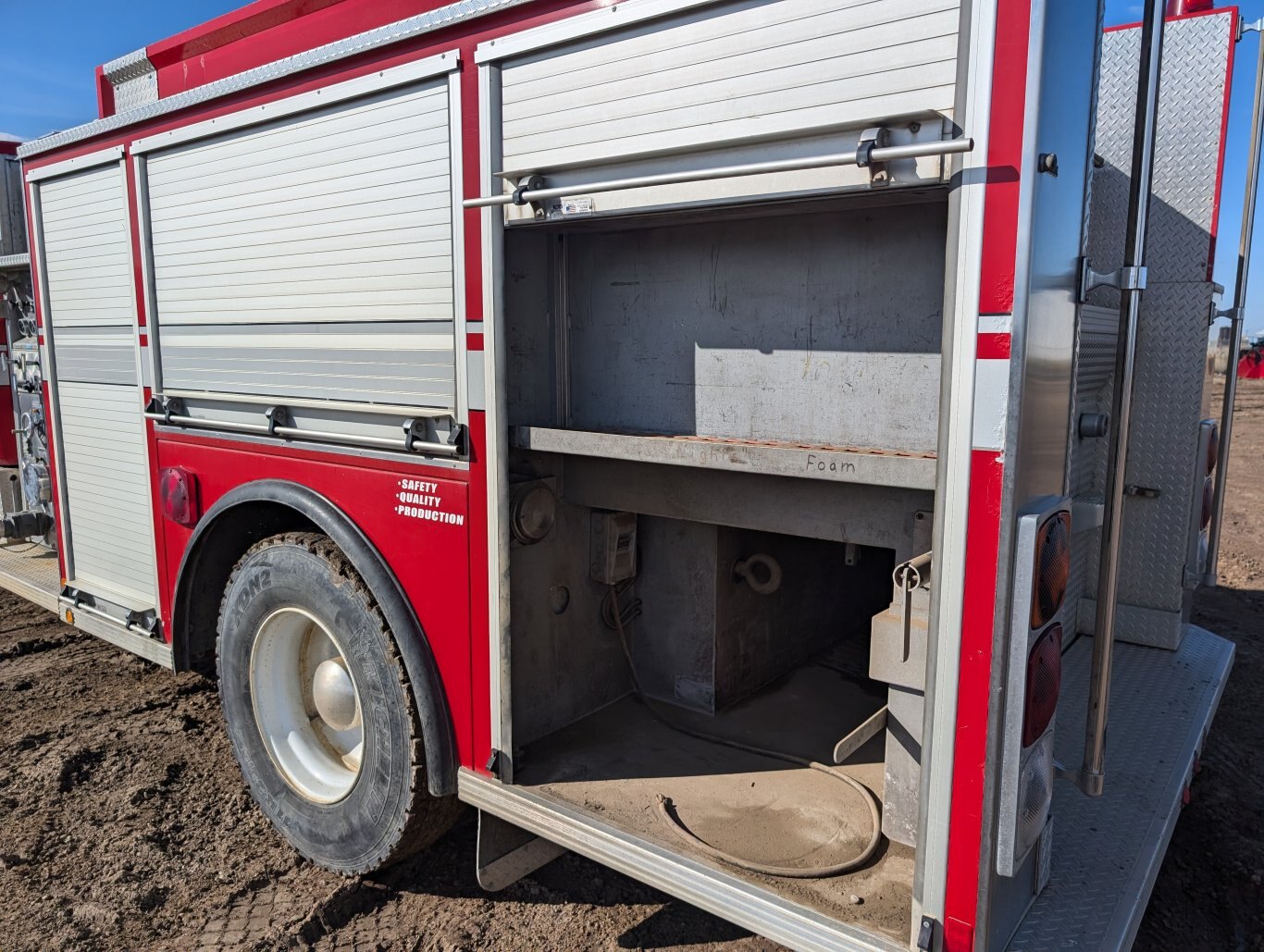 1995 HUB Fire Engine & Equipment Ltd. Pumper Truck