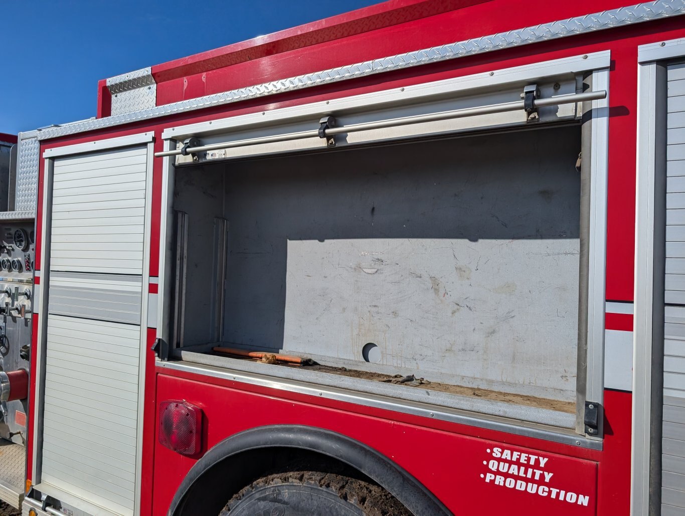 1995 HUB Fire Engine & Equipment Ltd. Pumper Truck