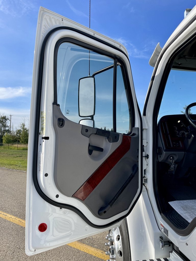 2018 Freightliner M2 106 Western Hauler Sport Chassis 4x2 Truck