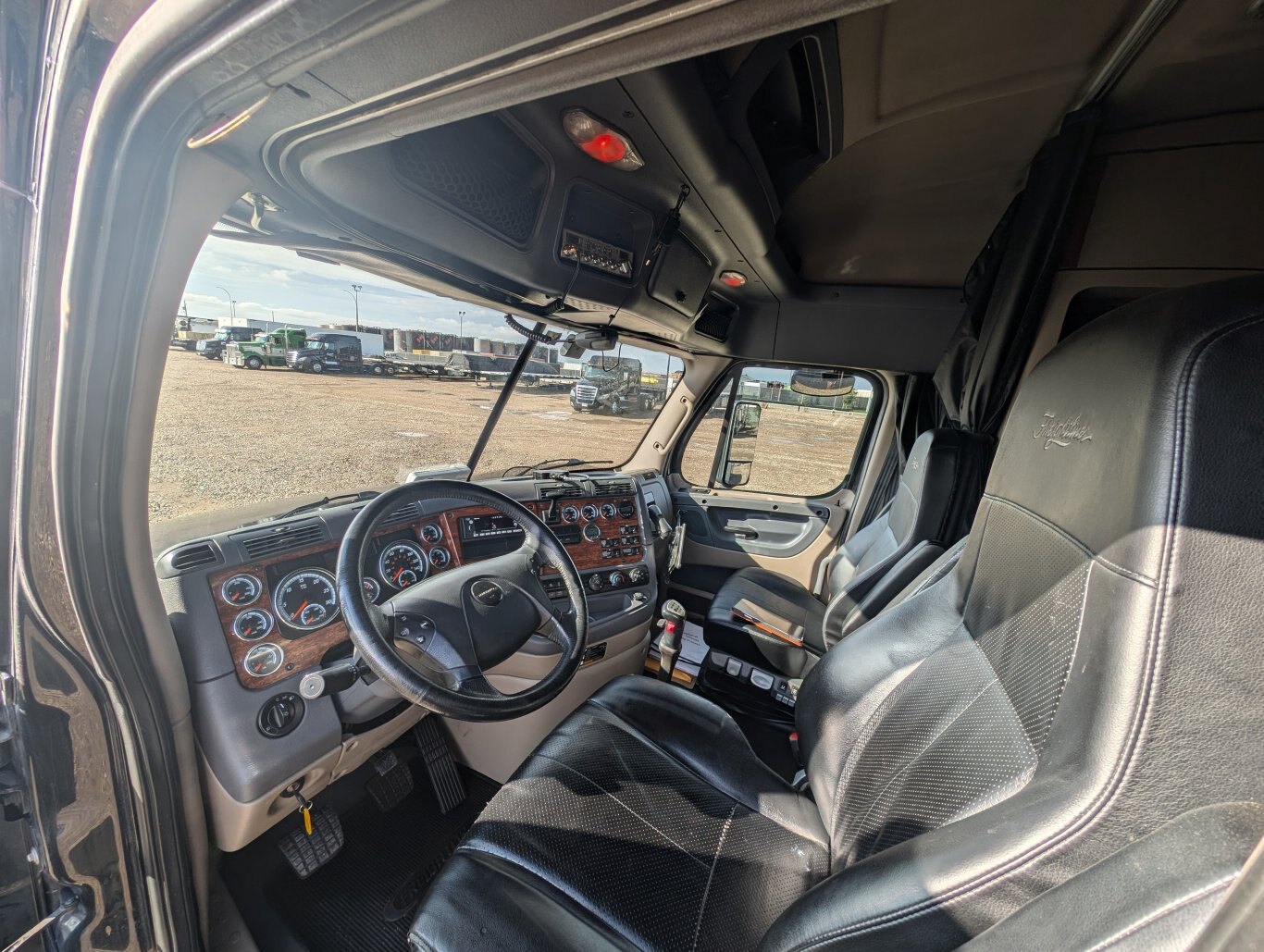 2017 Freightliner Cascadia 125 T/A Sleeper Truck Tractor