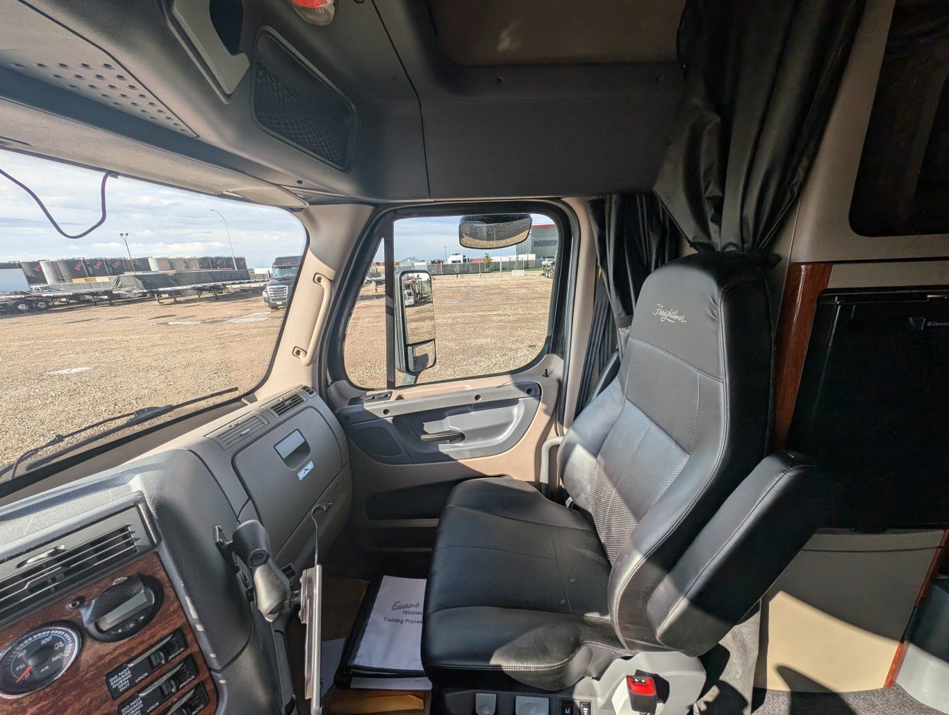 2017 Freightliner Cascadia 125 T/A Sleeper Truck Tractor