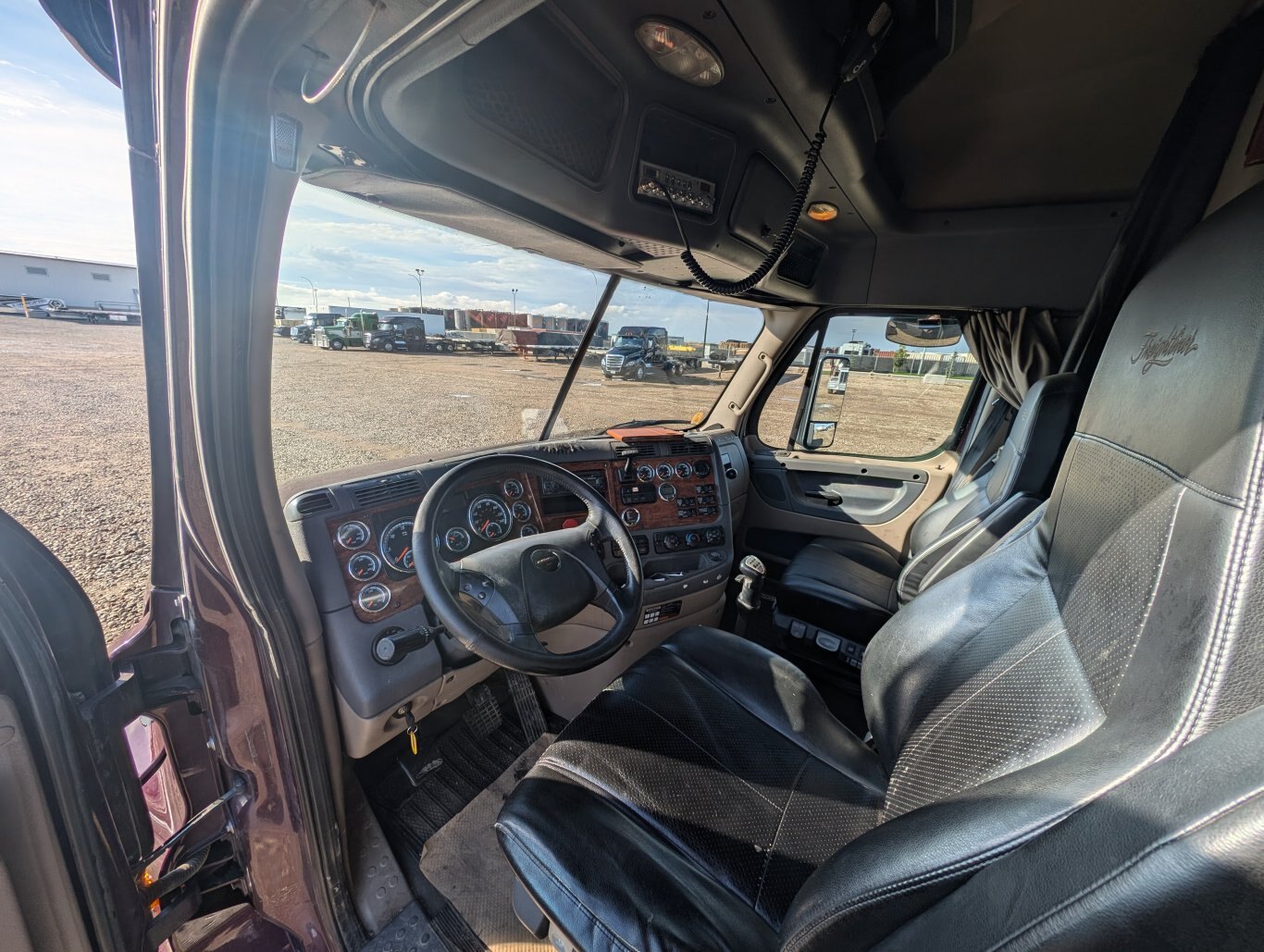 2017 Freightliner Cascadia 125 T/A Sleeper Truck Tractor