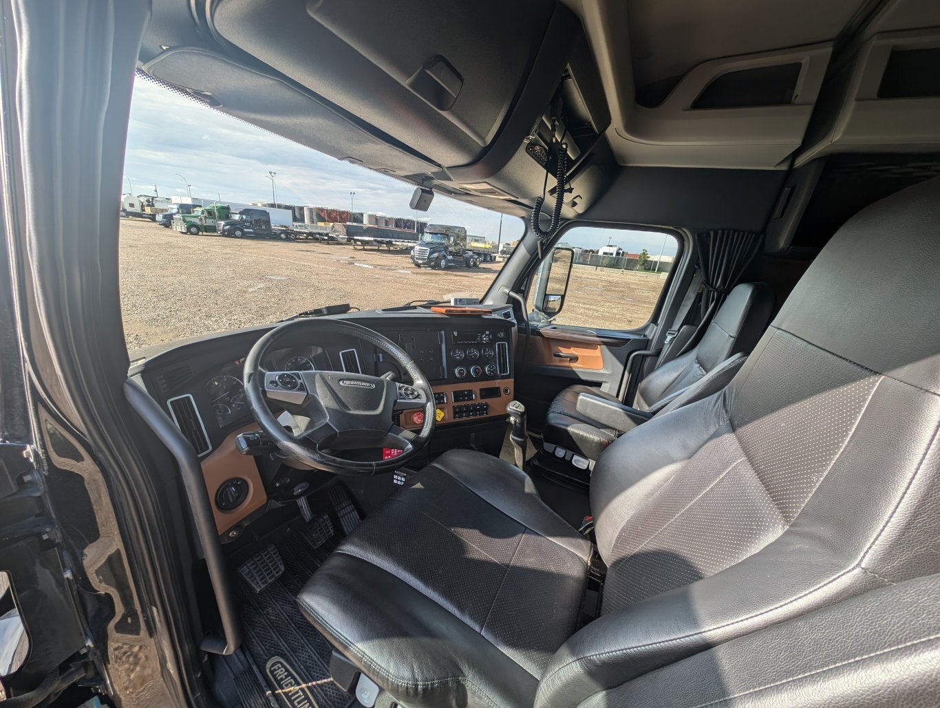 2019 Freightliner Cascadia 125 T/A Sleeper Truck Tractor