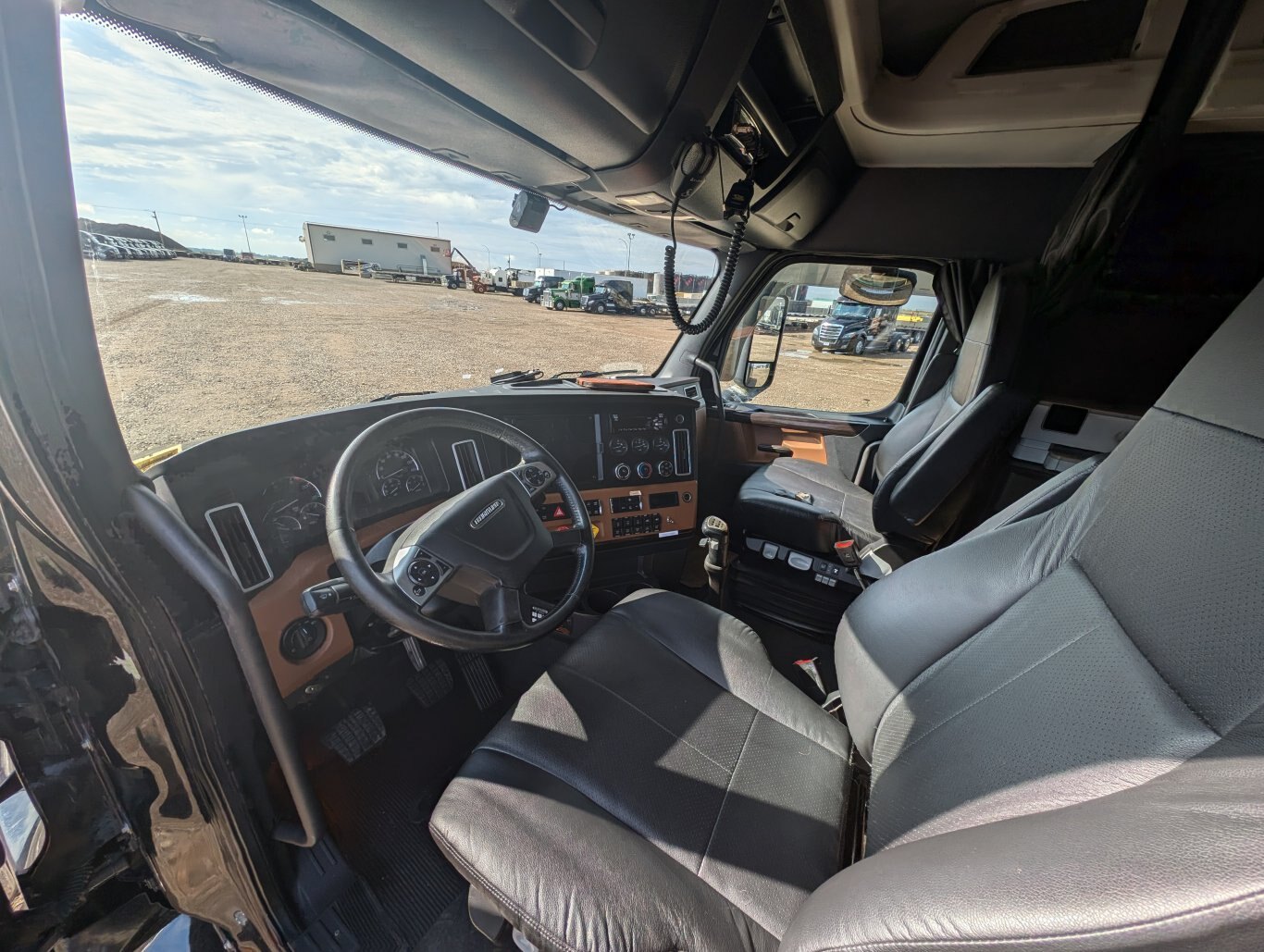 2020 Freightliner Cascadia 125 T/A Sleeper Truck Tractor