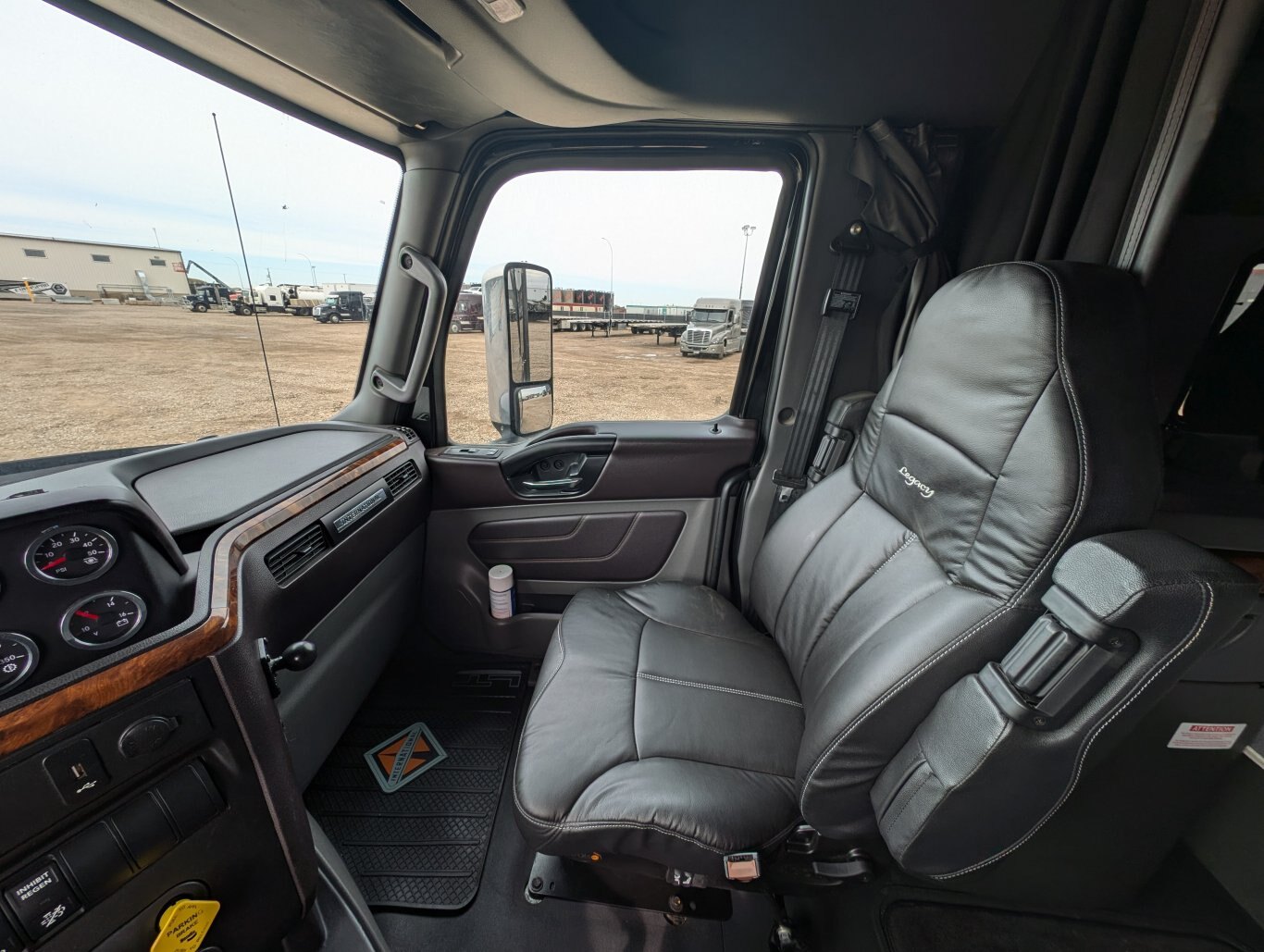 2019 International LT62F T/A Sleeper Truck Tractor