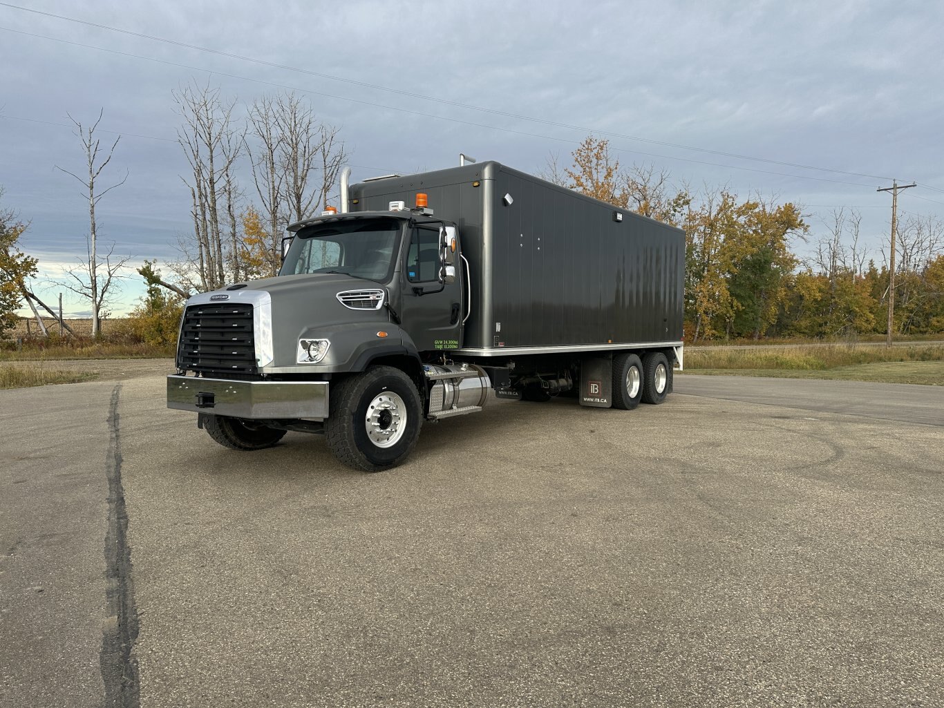 2024 Freightliner 114SD Steam Truck with MX300 Mixing System