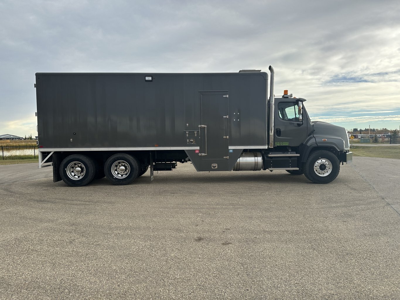 2024 Freightliner 114SD Steam Truck with MX300 Mixing System