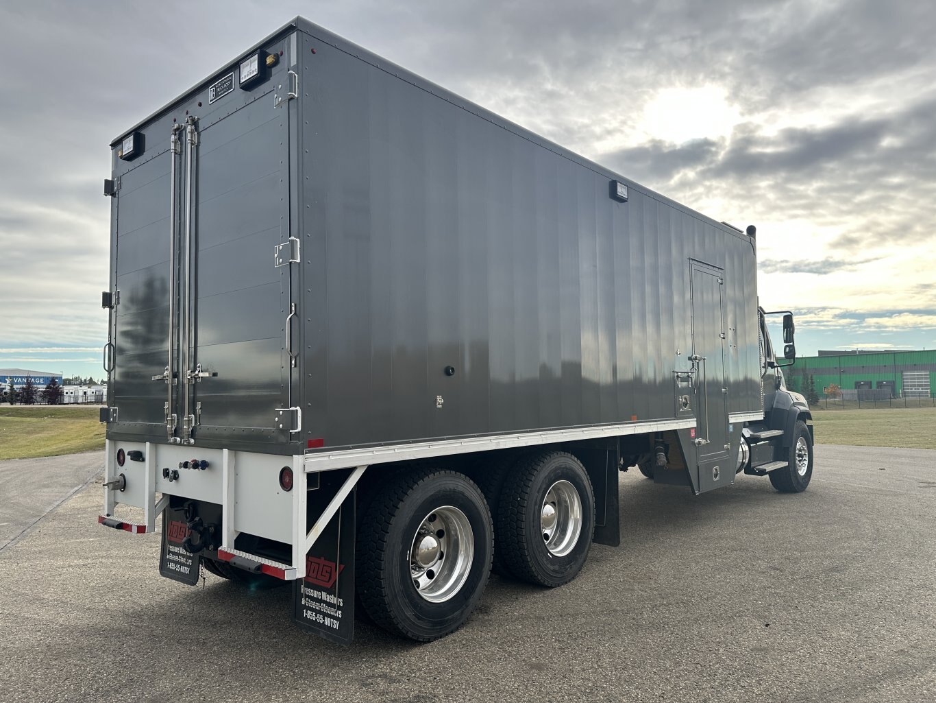 2024 Freightliner 114SD Steam Truck with MX300 Mixing System