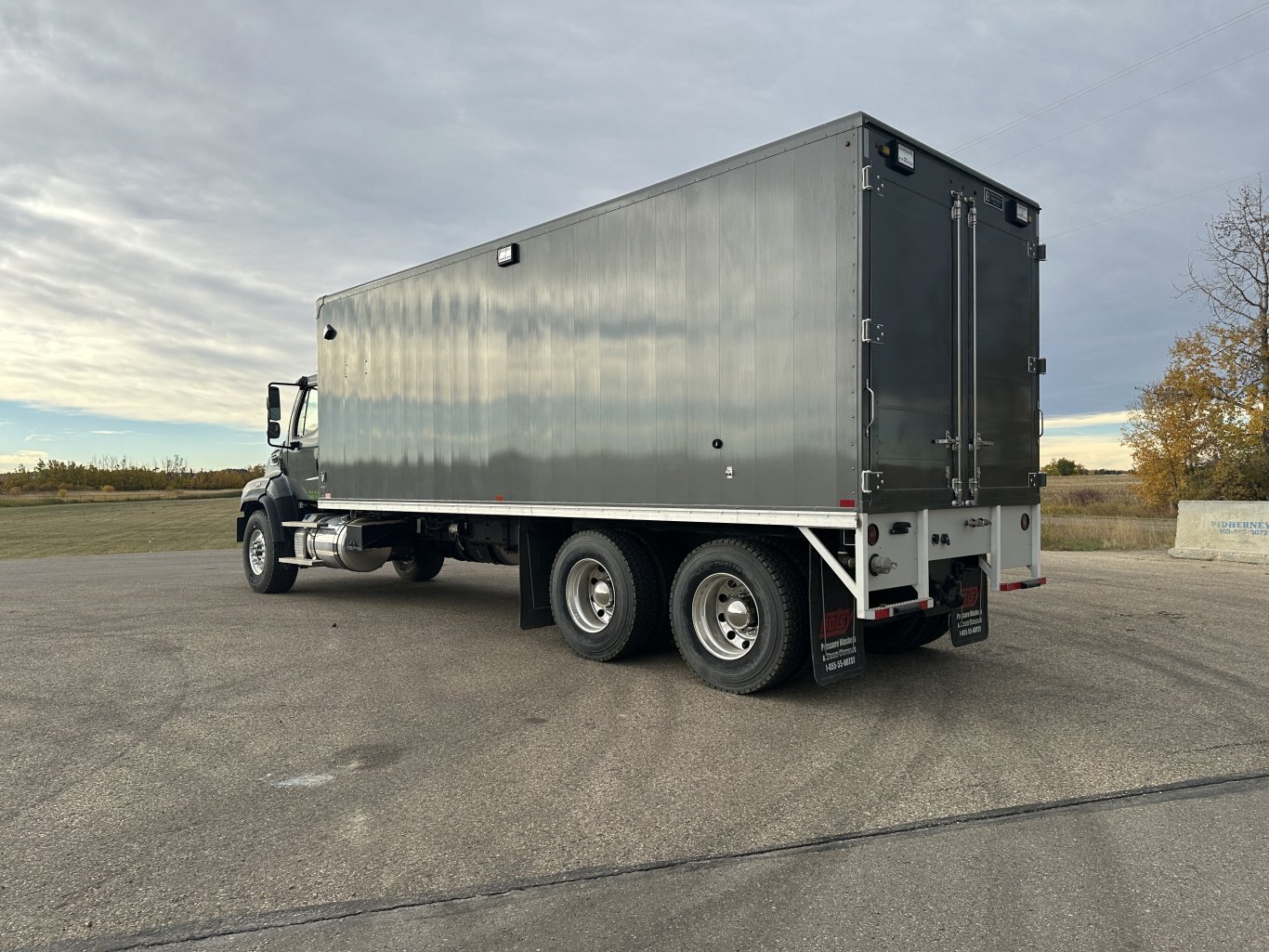 2024 Freightliner 114SD Steam Truck with MX300 Mixing System