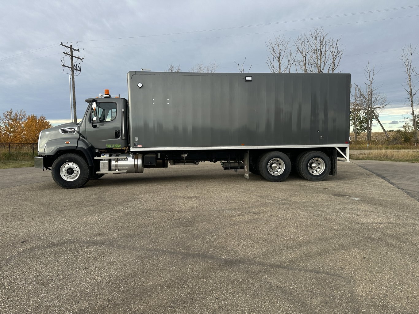 2024 Freightliner 114SD Steam Truck with MX300 Mixing System