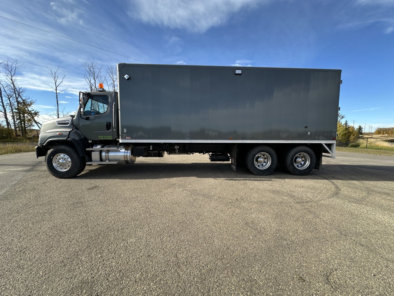 2024 Freightiner 114SD Tandem Steam Truck